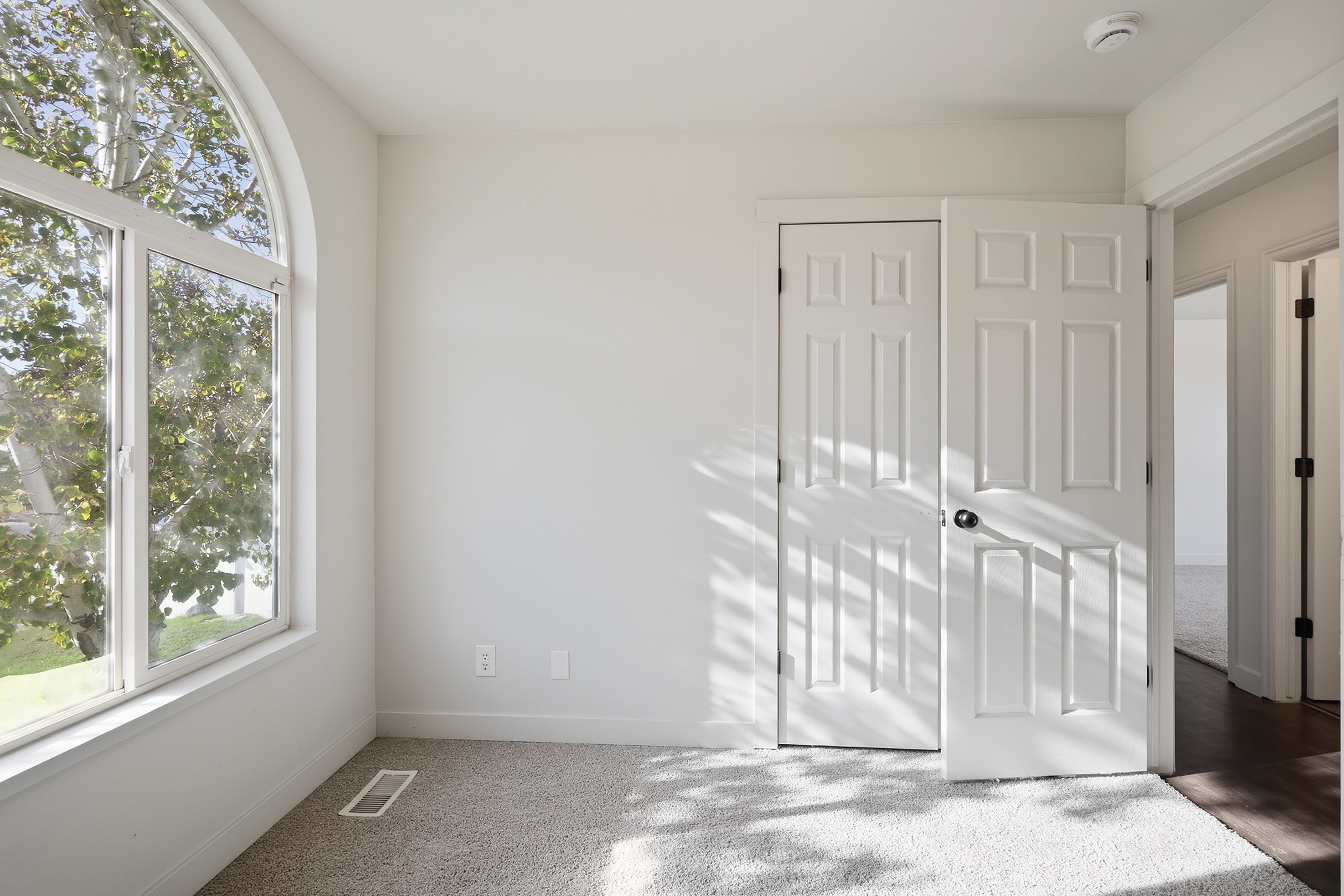Photo 15 of 34 of 14077 S Grand View Peak Cir, Riverton, UT