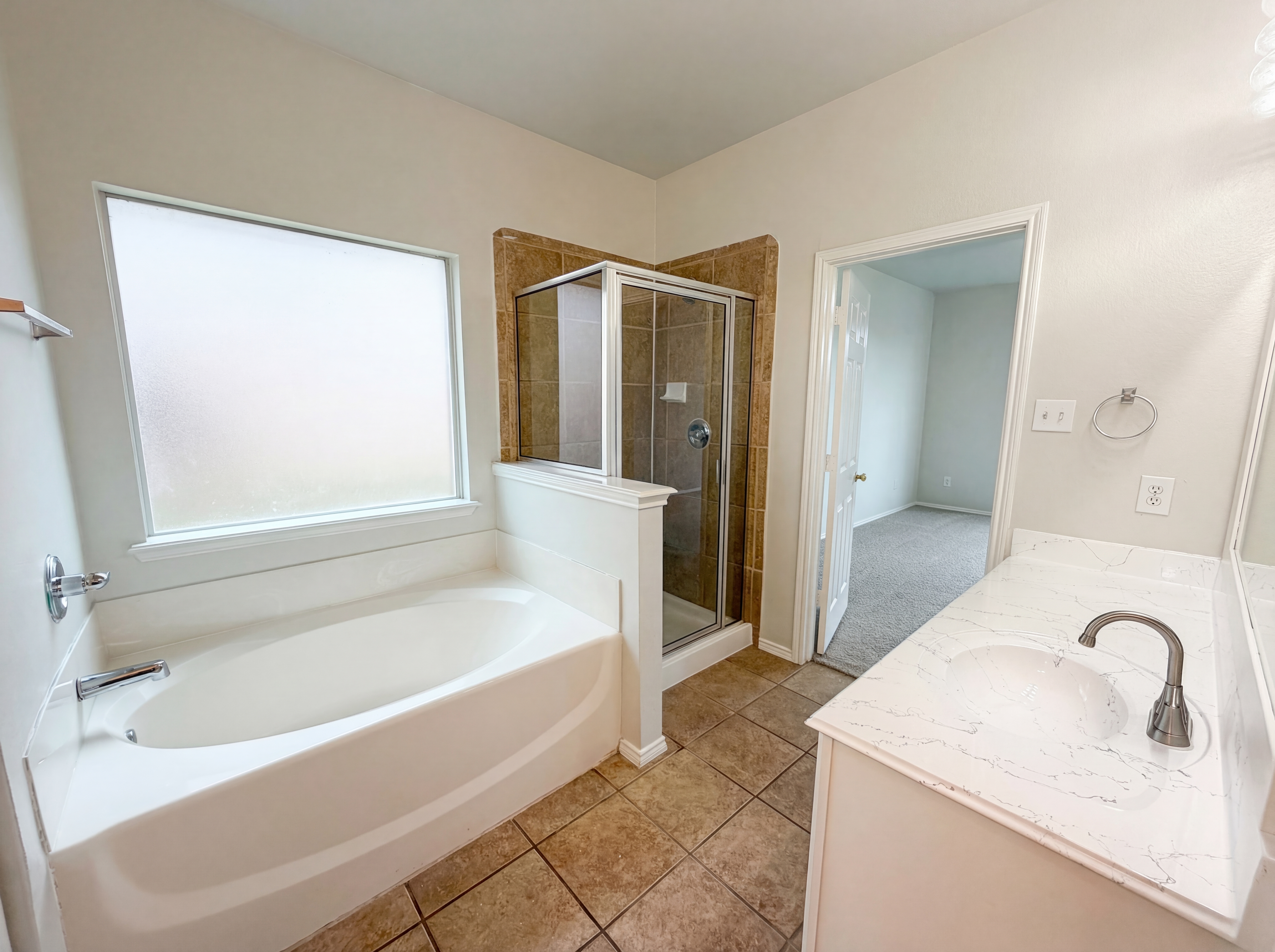 Photo 15 of 24 of 916 Matagorda Ln, Desoto, TX
