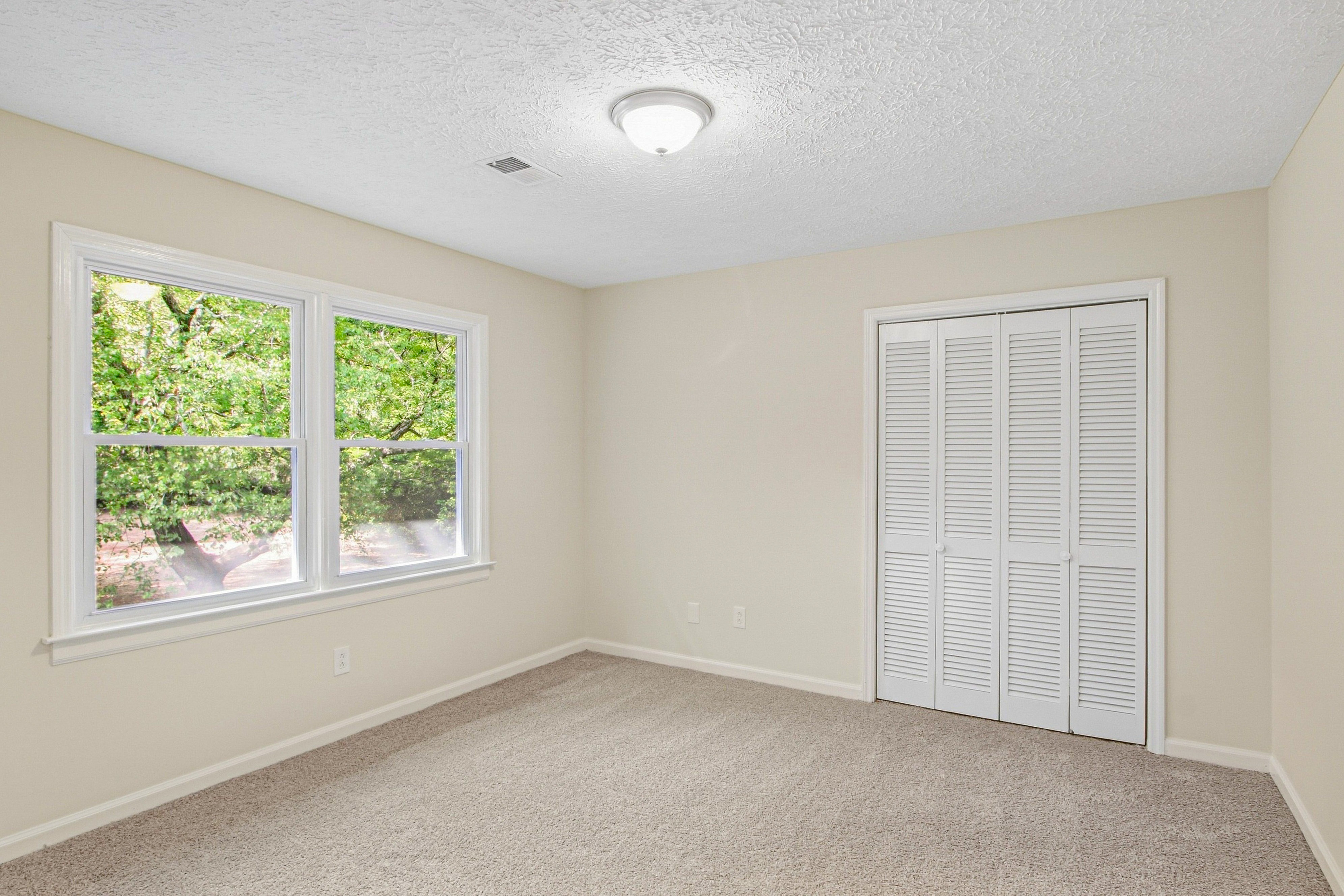Photo 27 of 45 of 2215 Angela Dr SW, Lilburn, GA