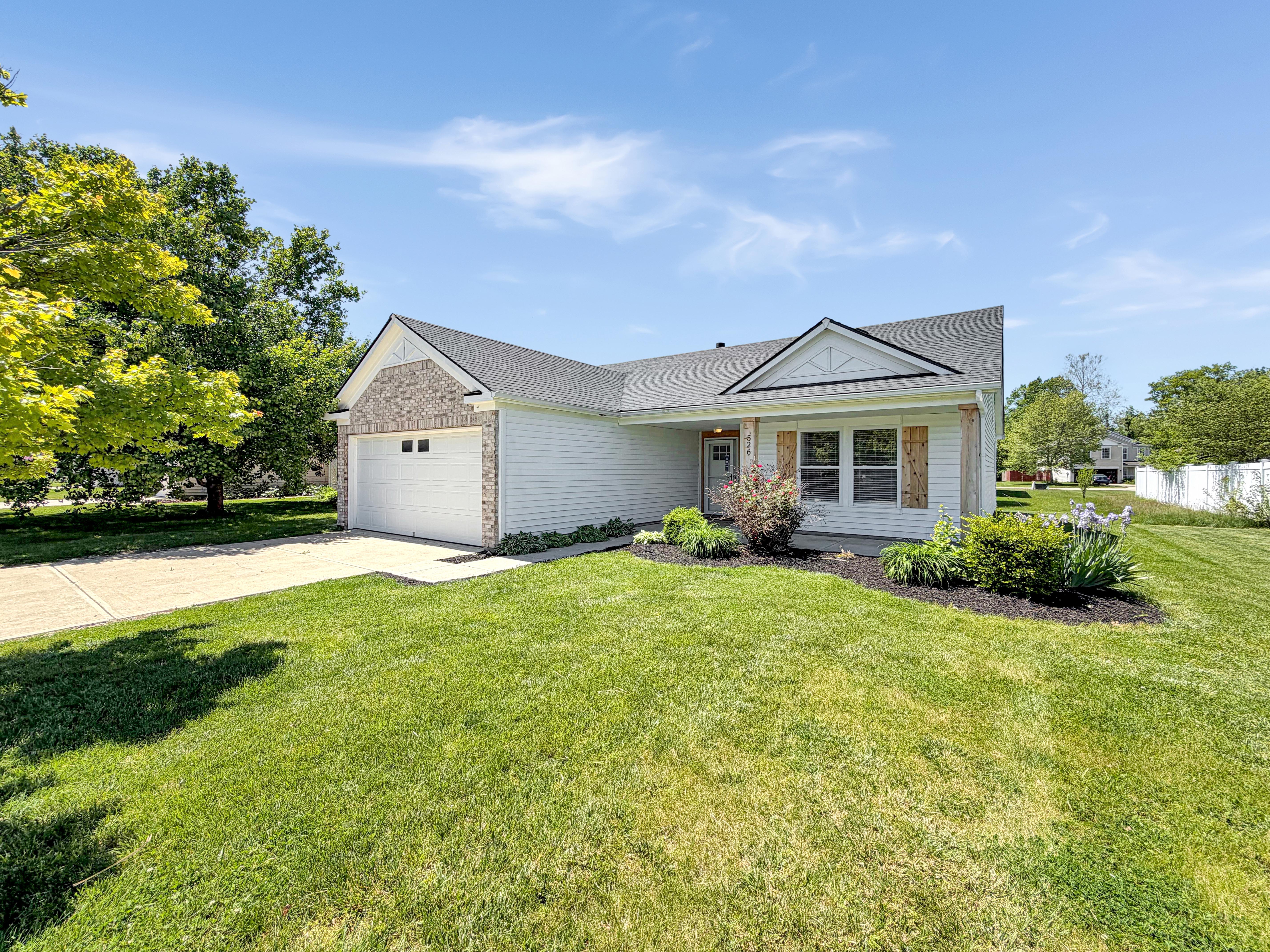 Photo 16 of 17 of 526 Bourneside Dr, Greenfield, IN