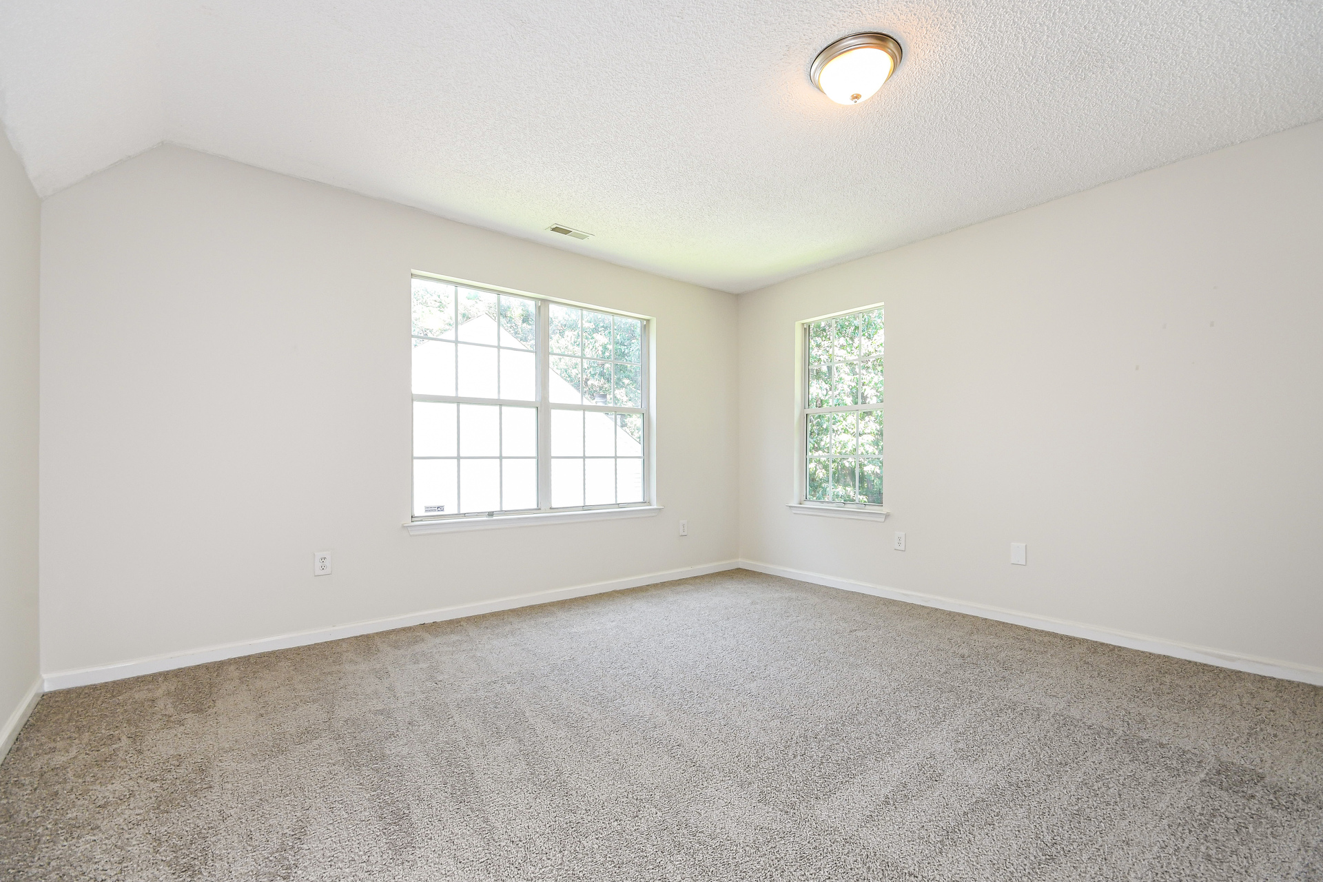 Photo 12 of 21 of 8612 Coppergrove Dr, North Charleston, SC