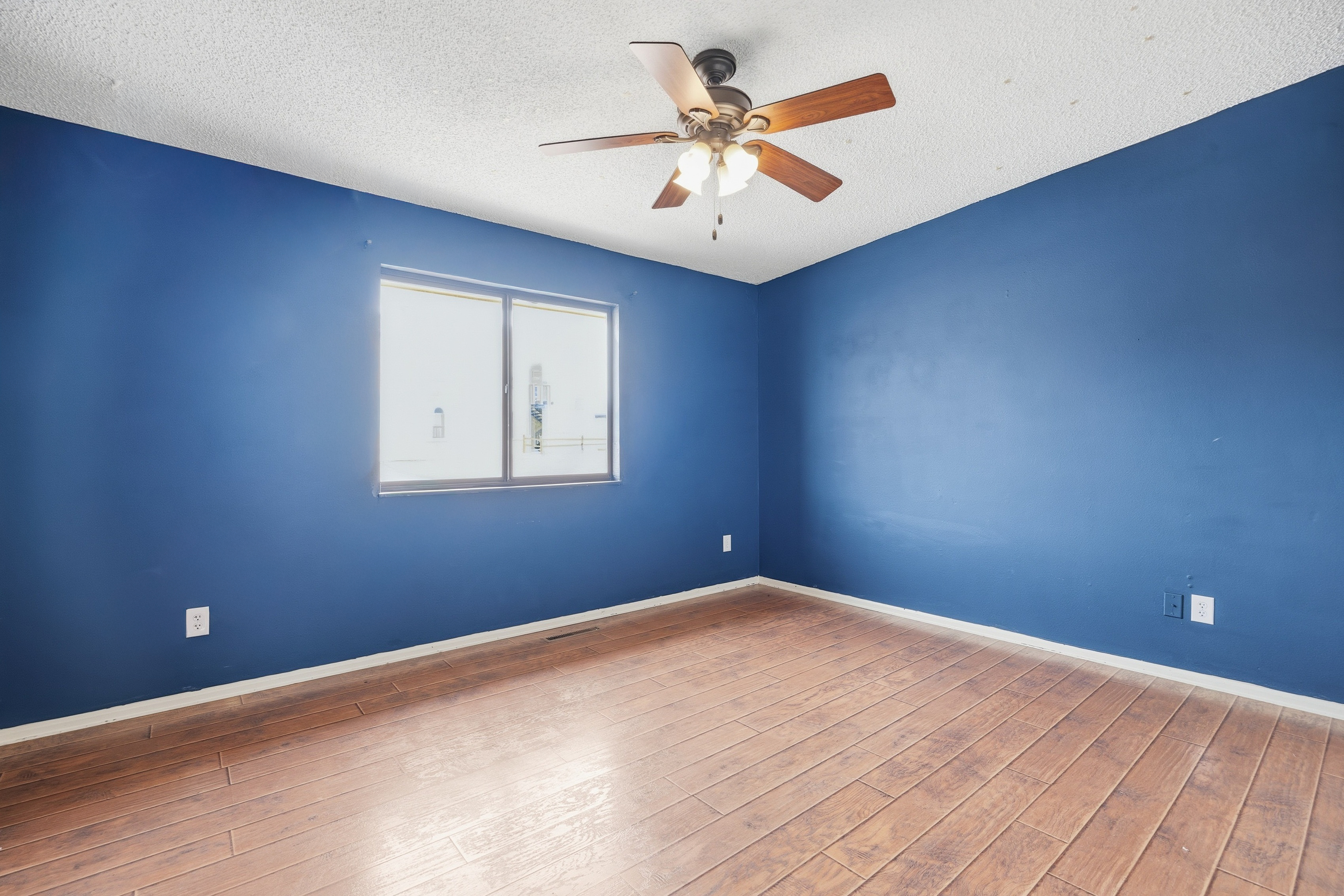 Photo 18 of 32 of 930 Fontmore Rd, Colorado Springs, CO