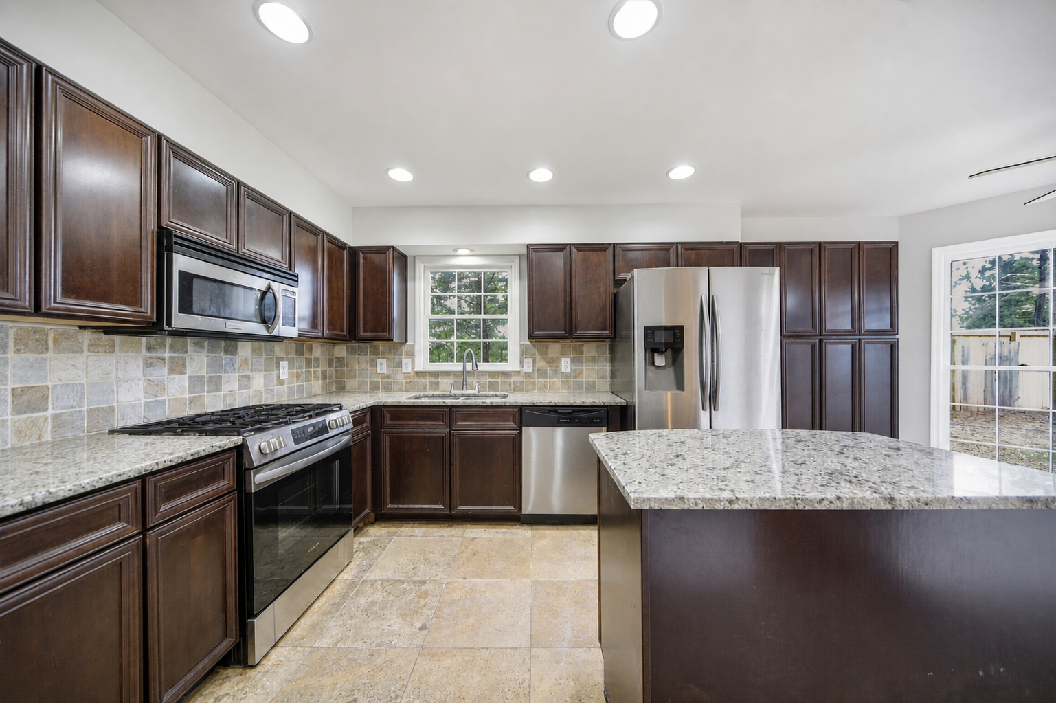 Photo 8 of 32 of 2690 Shadow Pine Dr, Roswell, GA