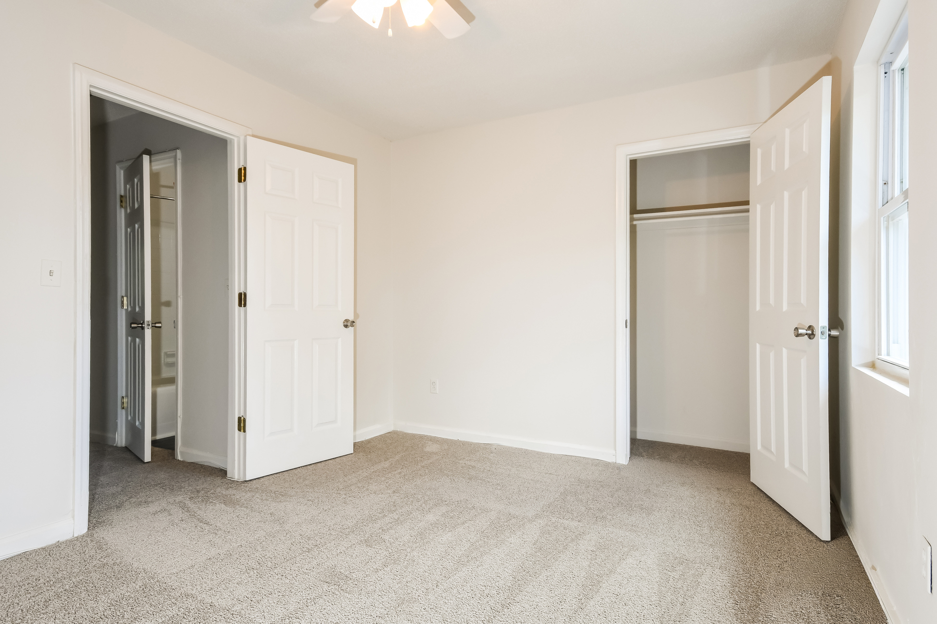 Photo 4 of 21 of 1810 Mepkin Rd, Charleston, SC