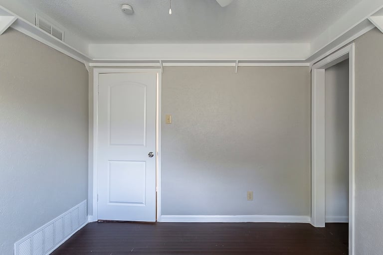 Photo 13 of 23 - 1618 Ridgeview St, Mesquite, TX 75149