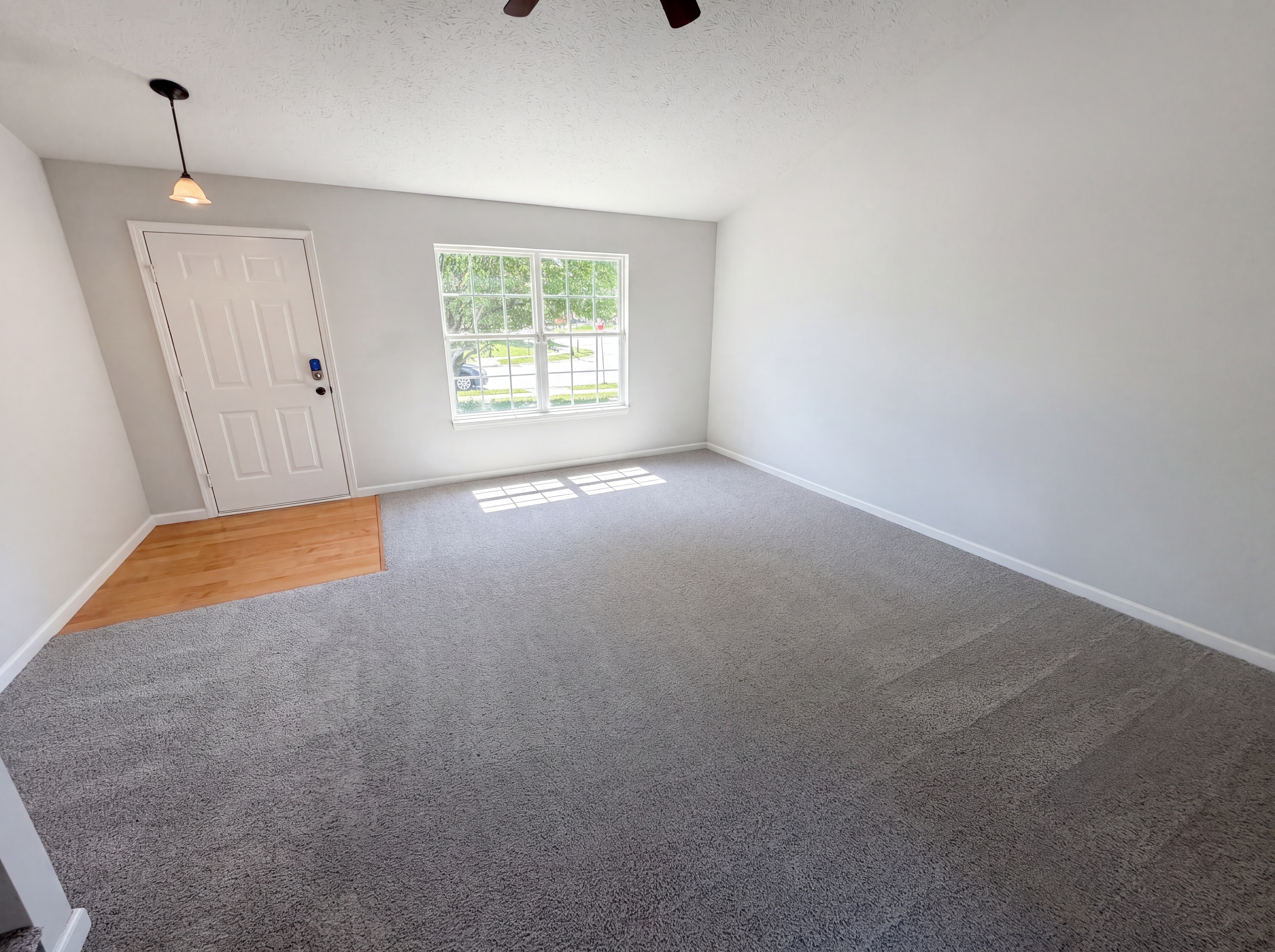 Photo 3 of 22 of 4322 Rhapsody Ln, Indianapolis, IN