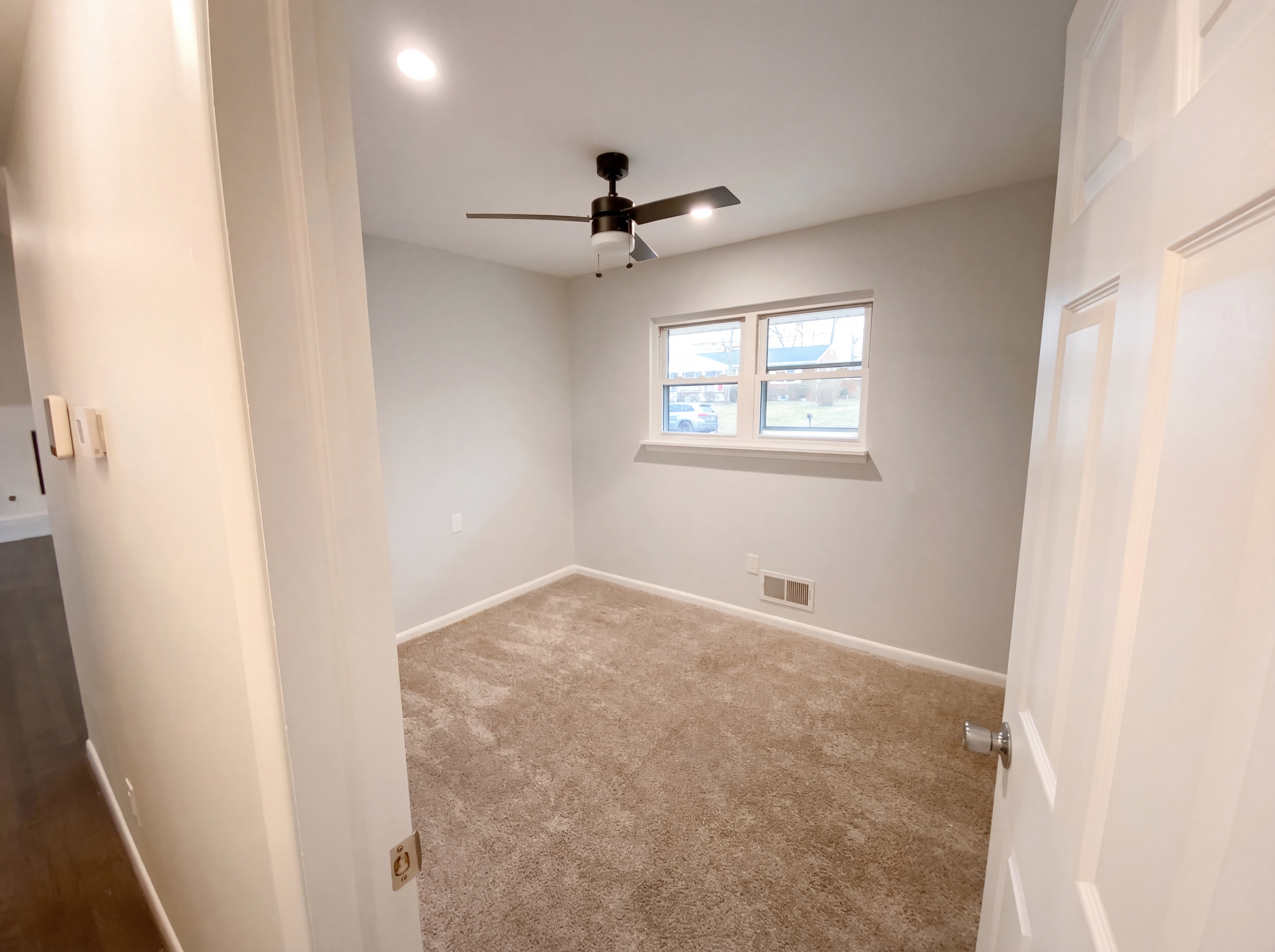 Photo 8 of 21 of 18320 Candice Dr, Triangle, VA