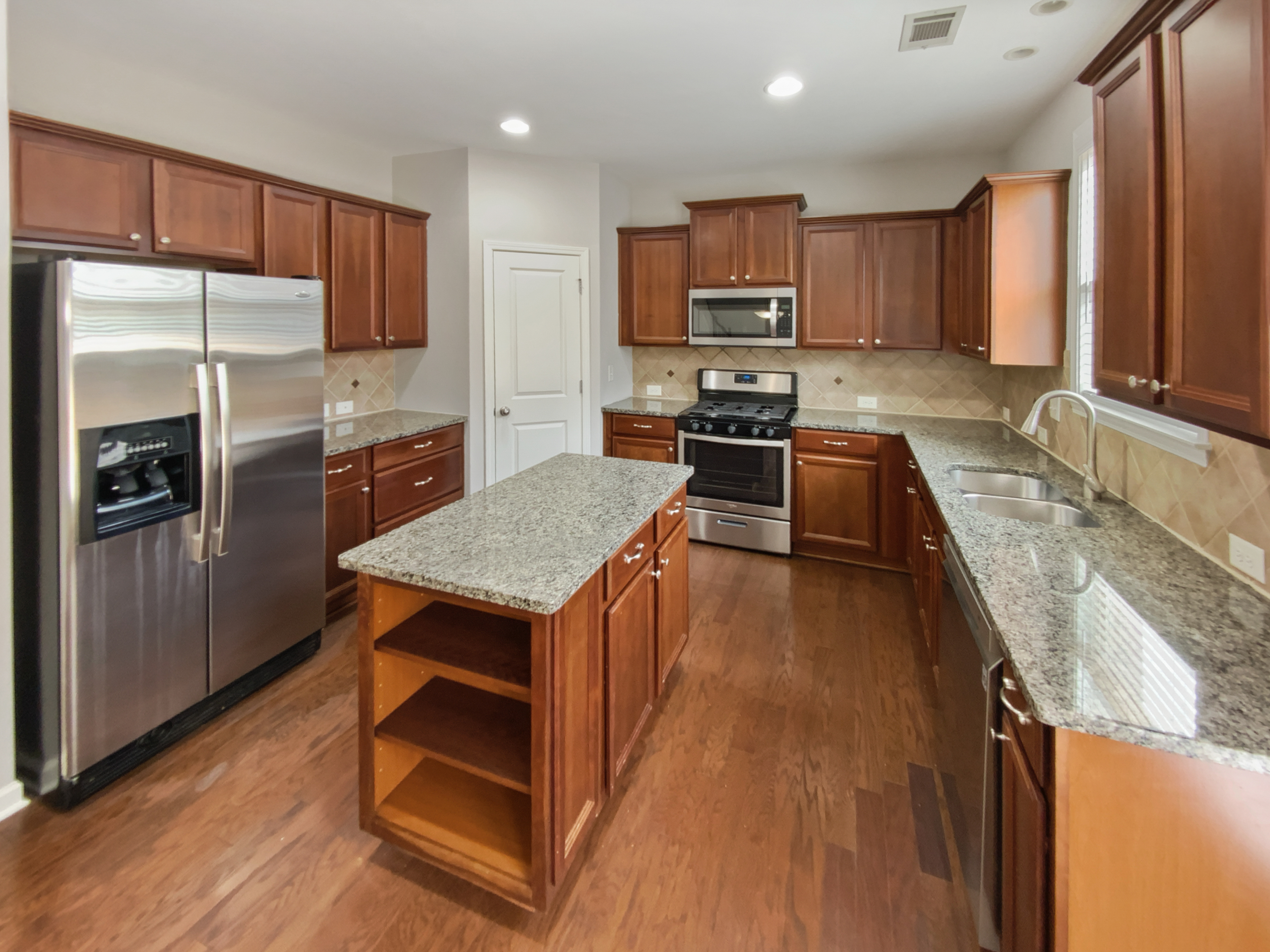 Photo 6 of 26 of 12981 Dartmore Cir, Alpharetta, GA