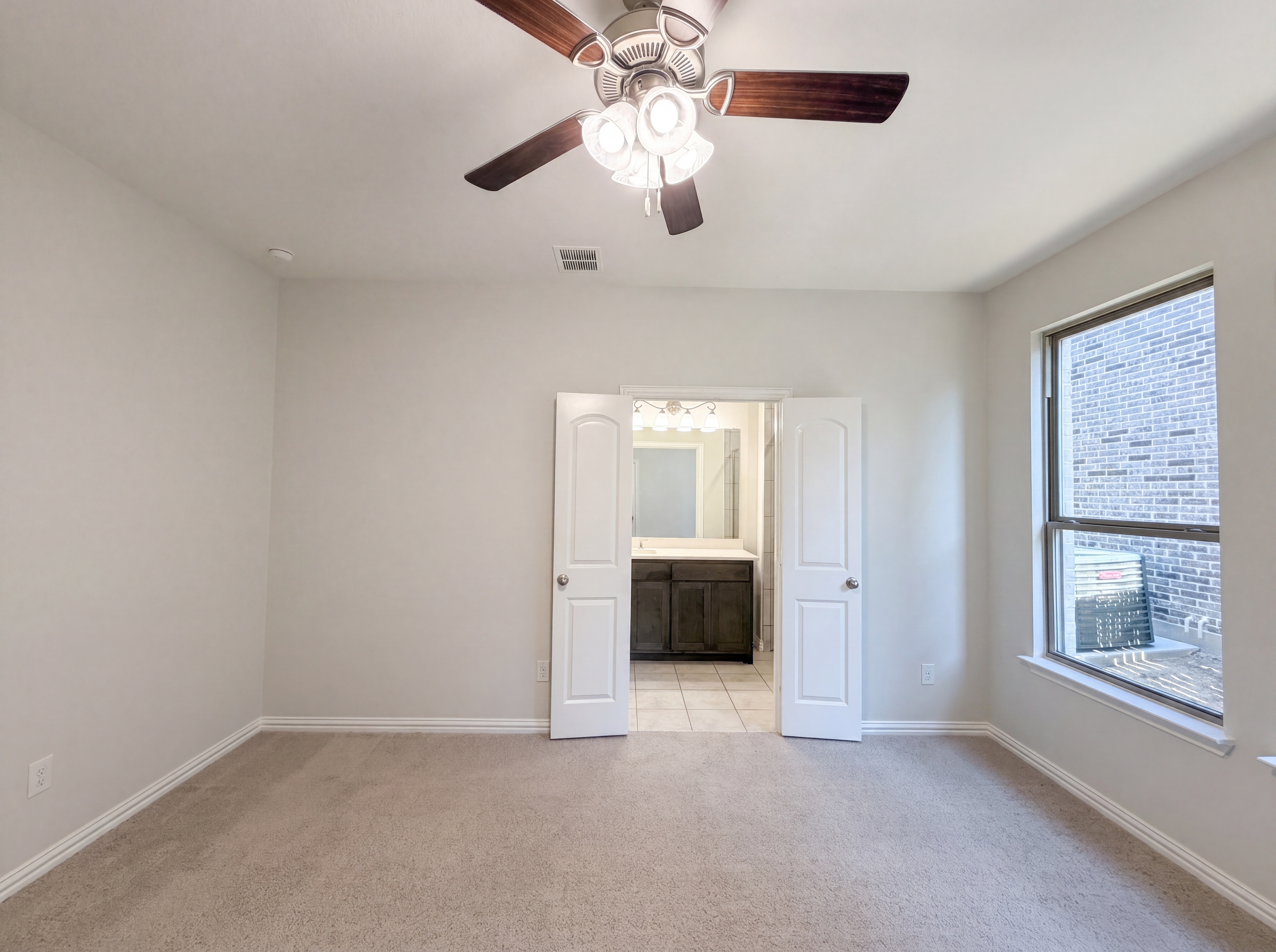 Photo 9 of 21 of 6705 Farsight Dr, Fort Worth, TX