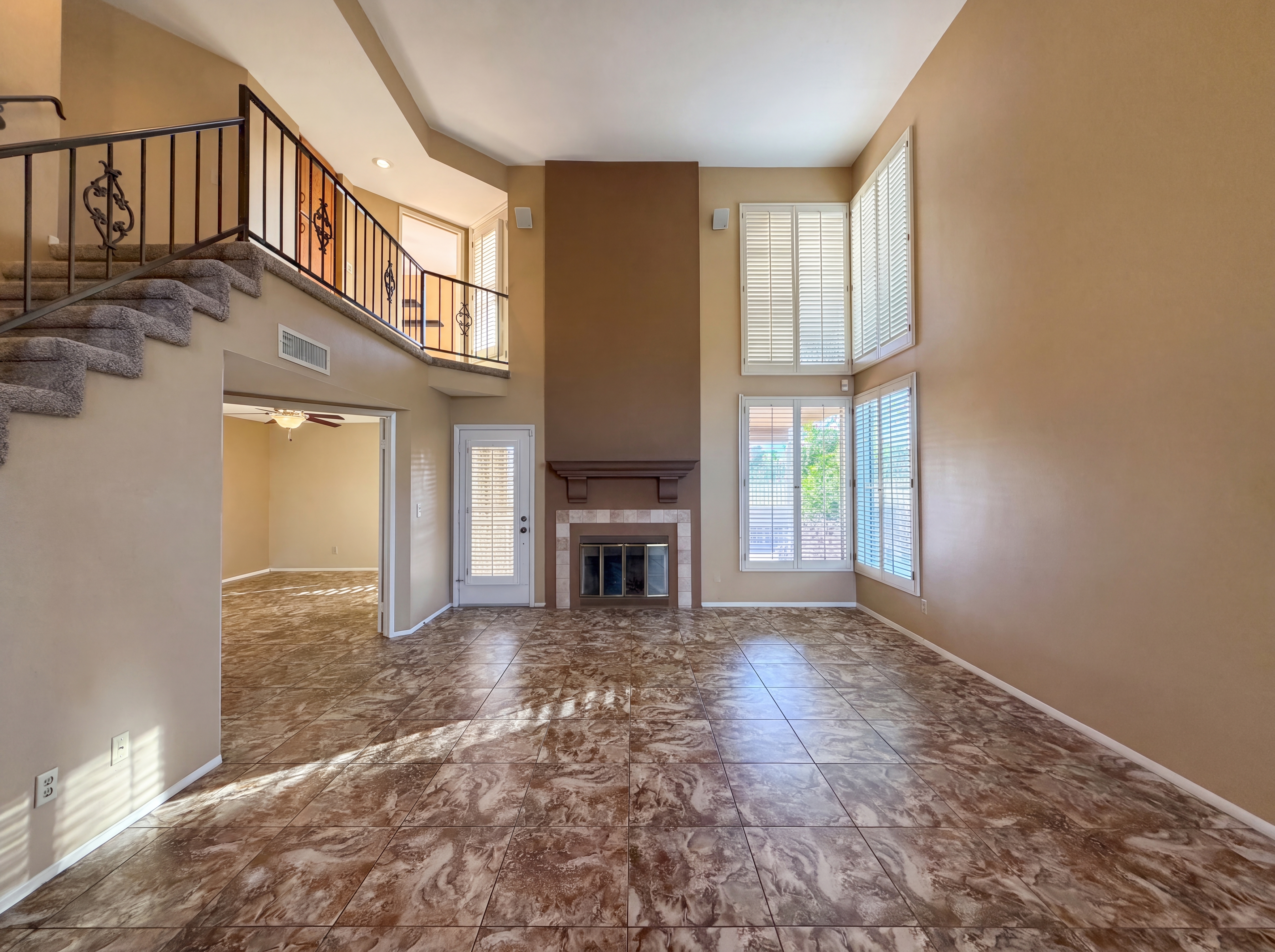 Photo 3 of 28 of 12346 S Shoshoni Dr, Phoenix, AZ