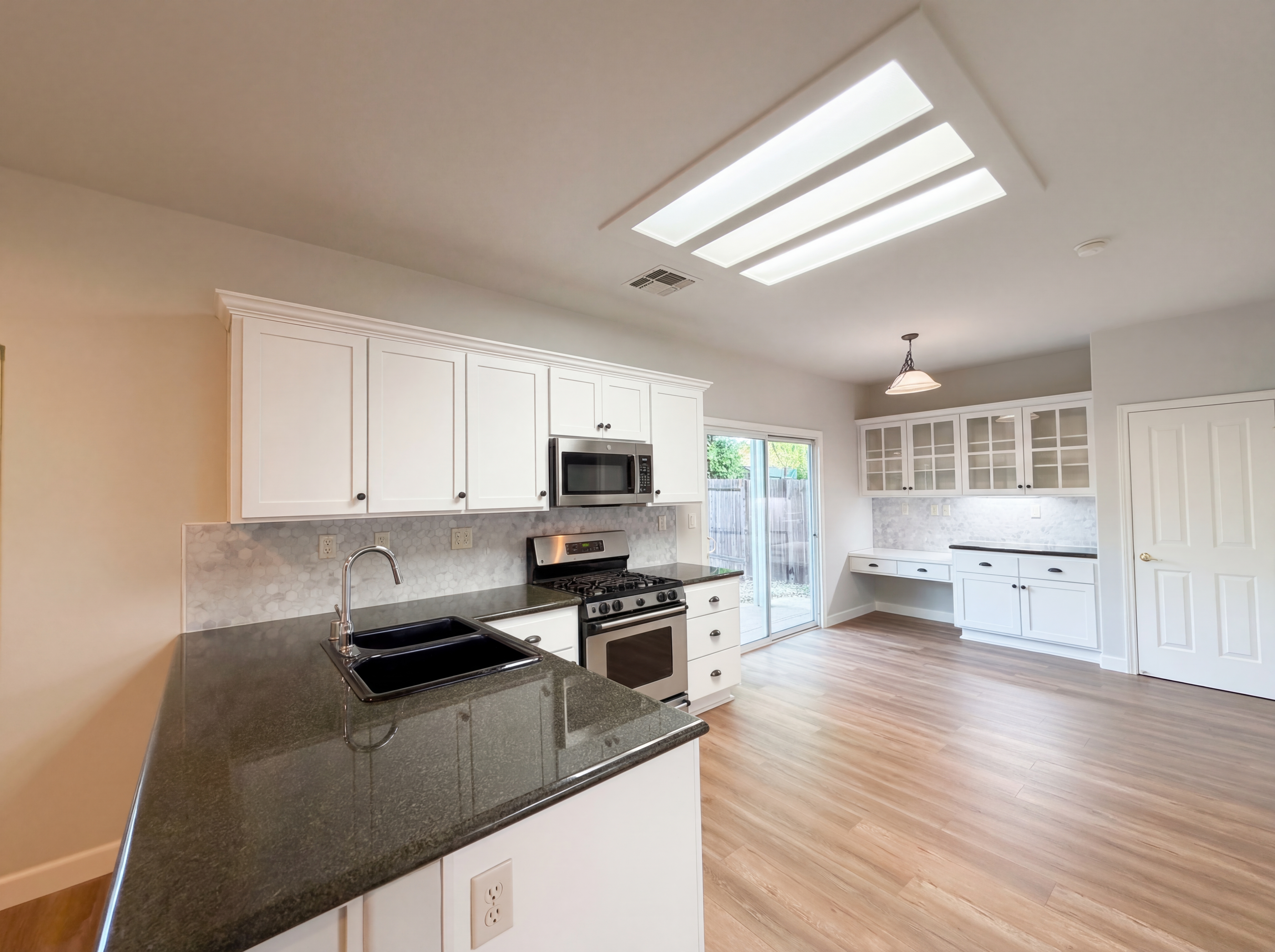 Photo 2 of 39 of 224 Pinecrest Ct, Roseville, CA
