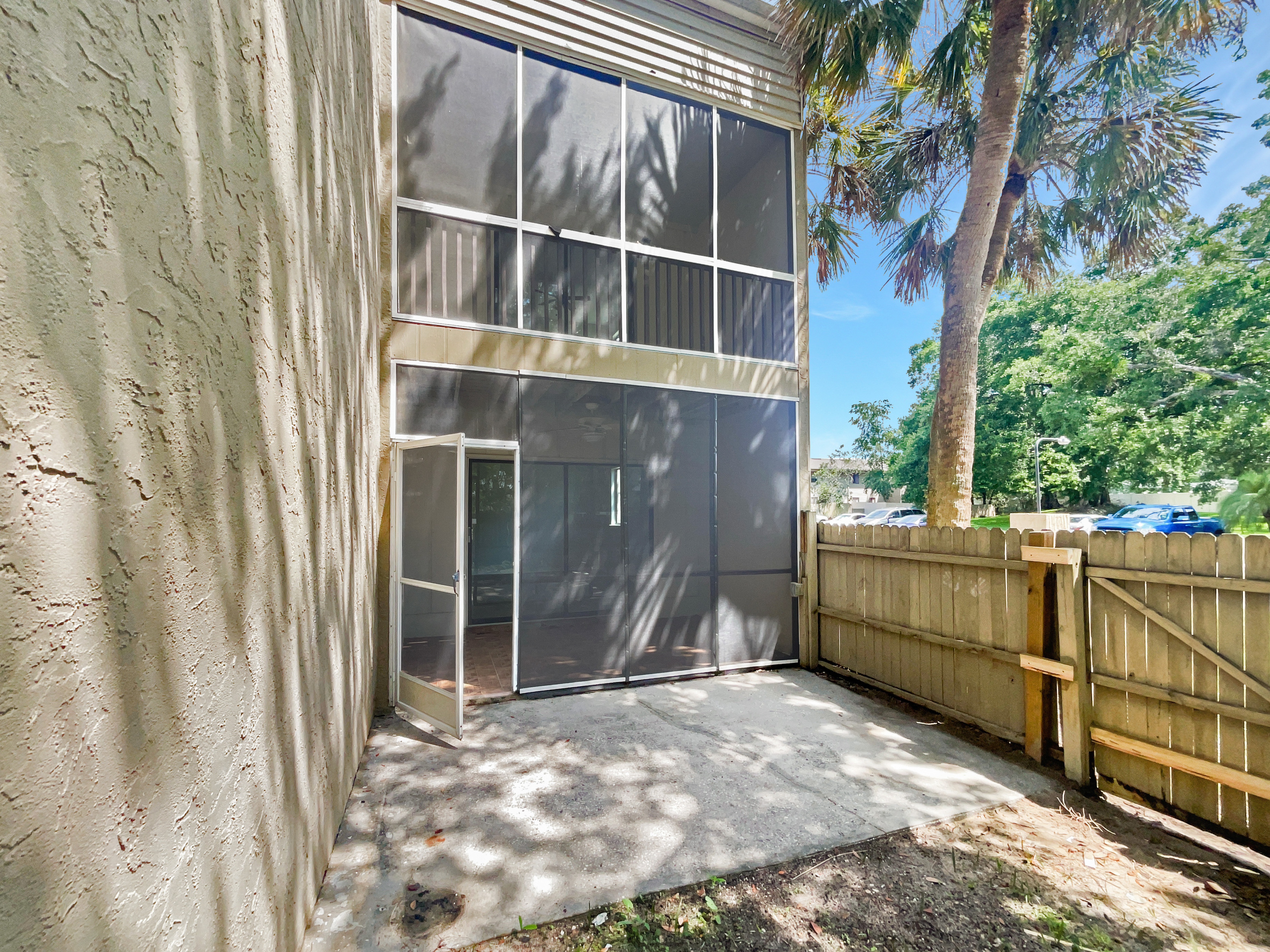 Photo 8 of 24 of 1404 Oak Pl, Apopka, FL