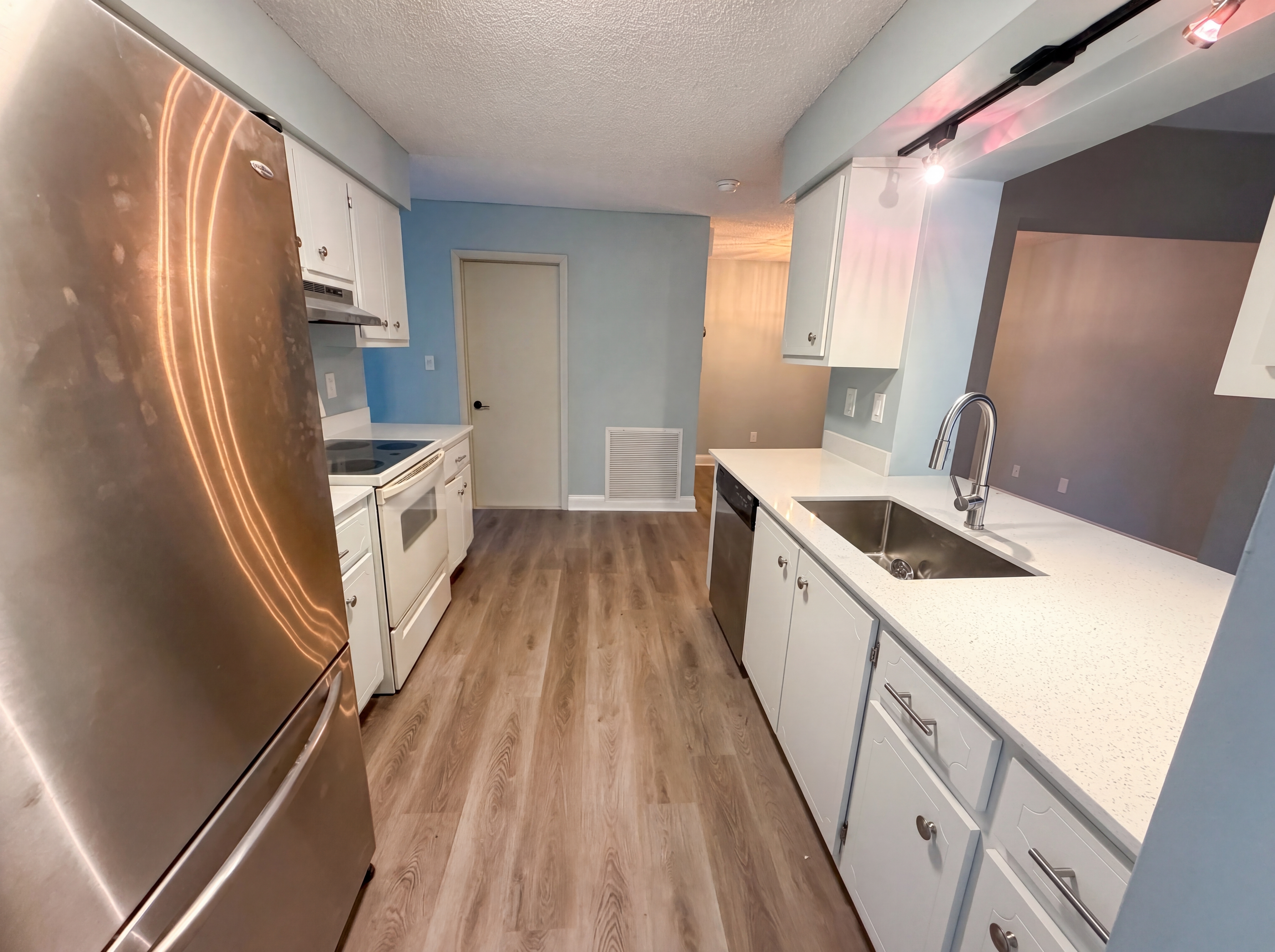 Photo 6 of 21 of 9605 NW 81st St, Tamarac, FL