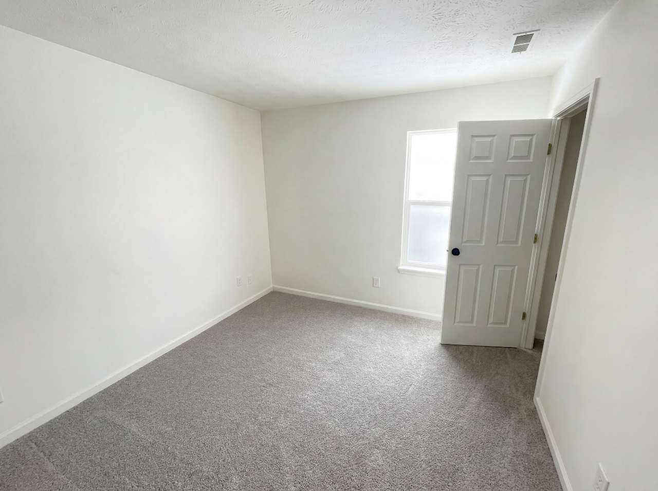 Photo 22 of 24 of 3211 Waterloo Cir, Indianapolis, IN