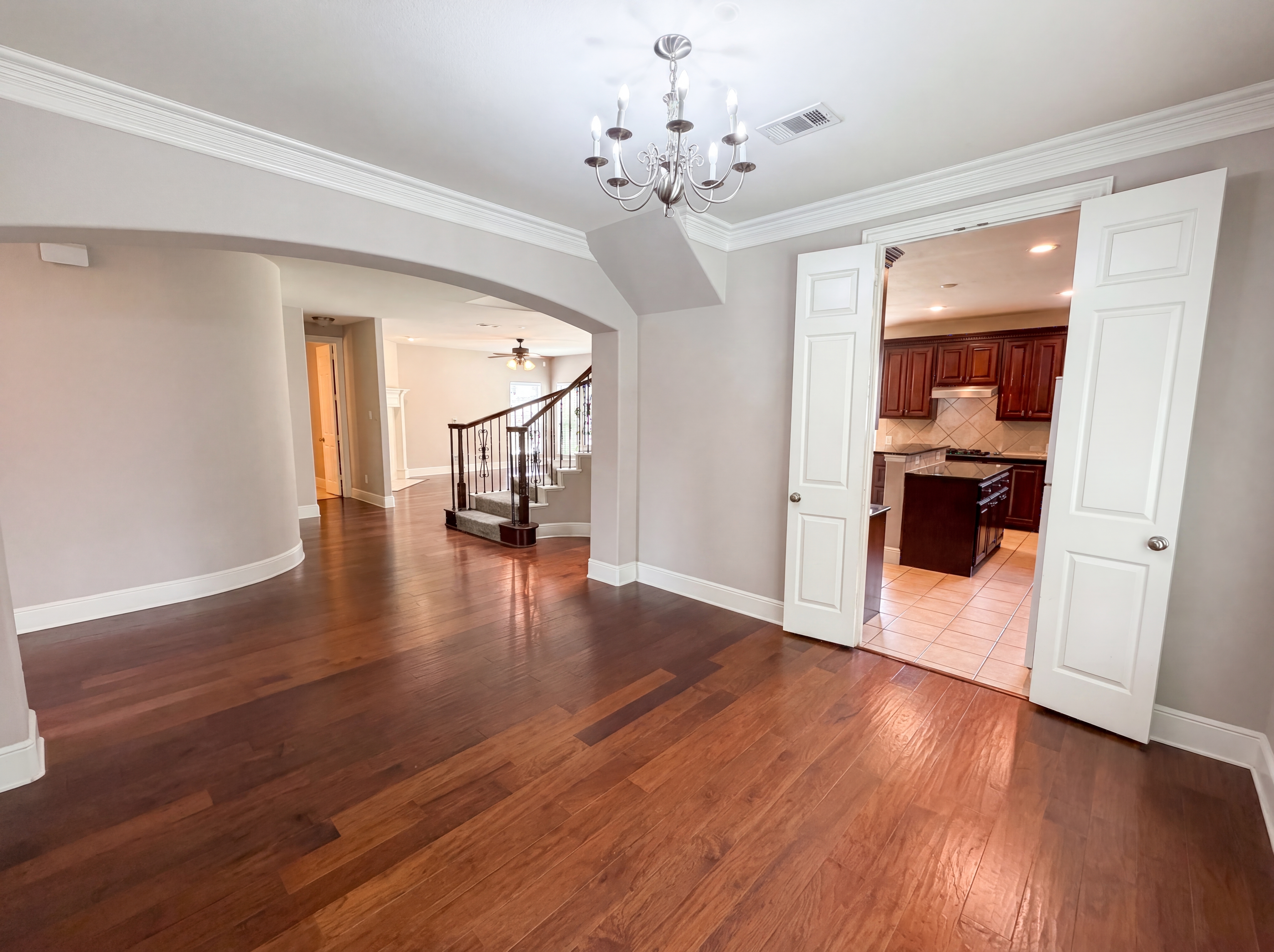 Photo 8 of 32 of 10330 Sandbar Dr, Irving, TX