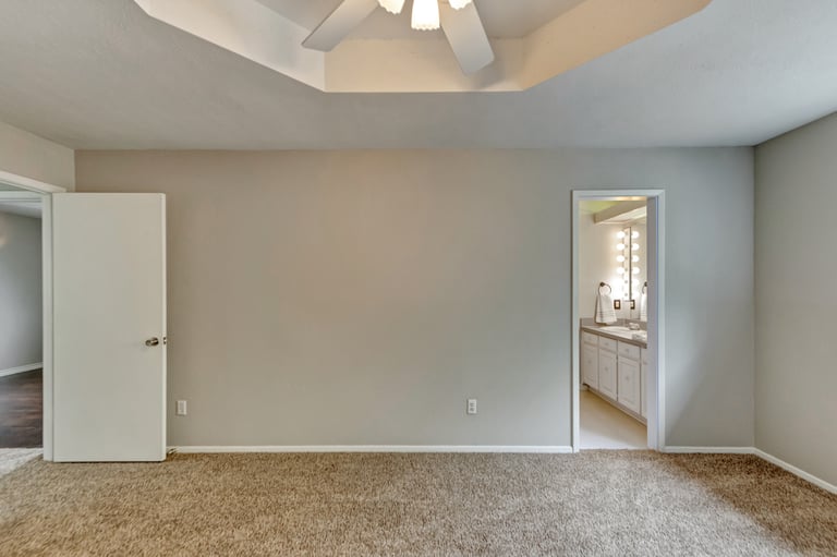 Photo 23 of 40 - 1526 Jody Ln, Irving, TX 75061