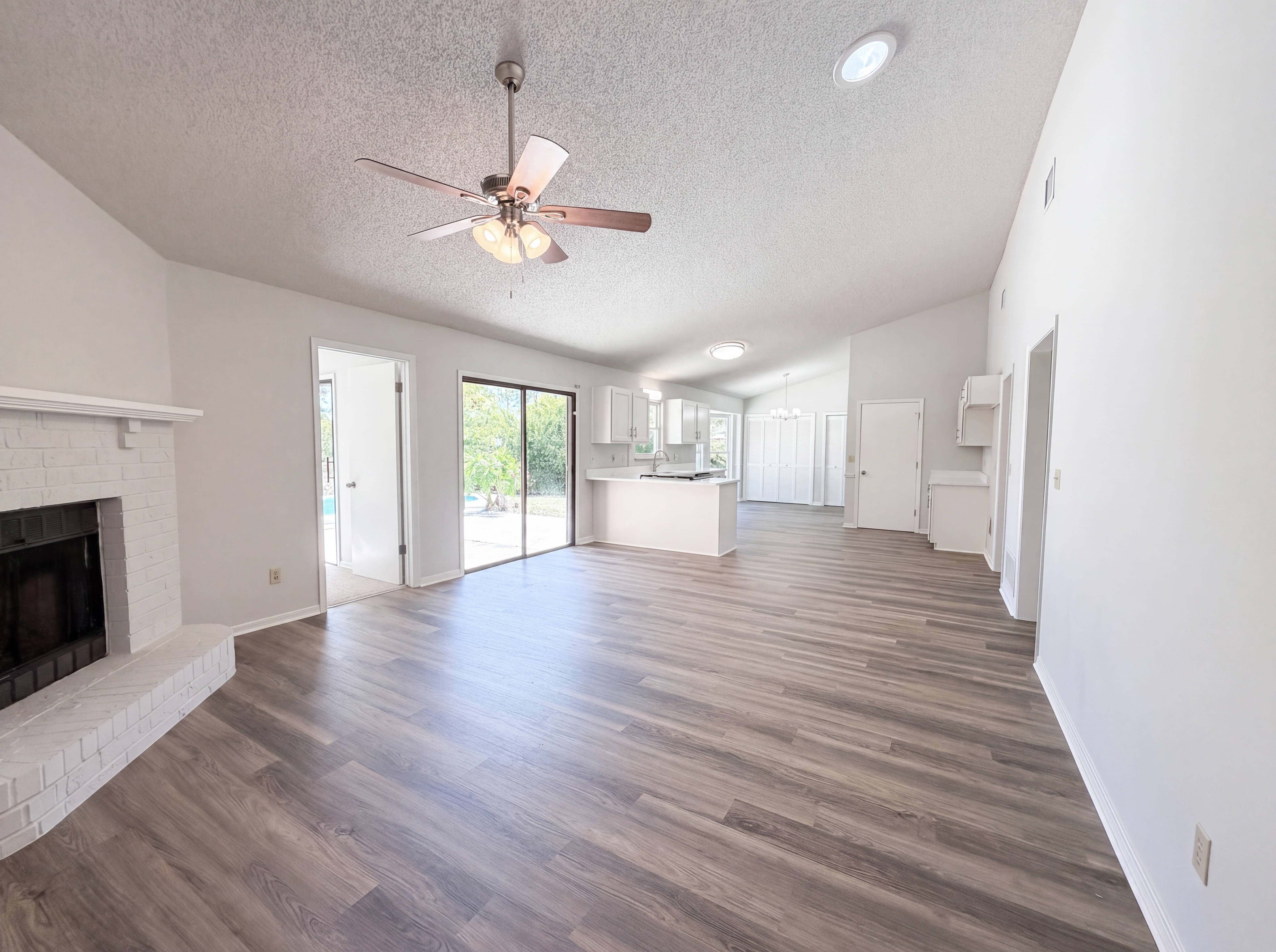 Photo 3 of 18 of 2621 Sandlewood Cir, Orange Park, FL