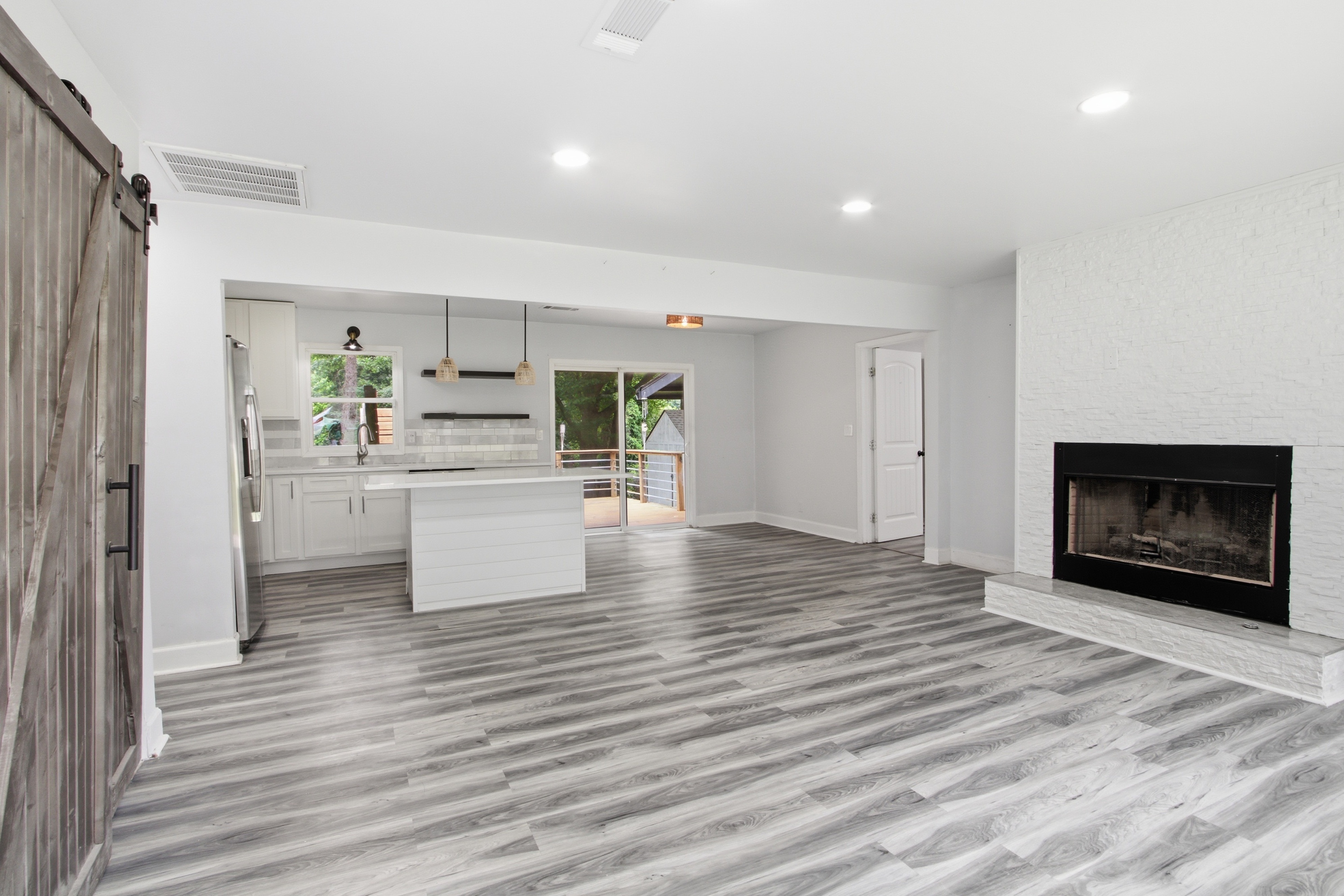 Photo 10 of 29 of 1614 Carolyn Dr, Stone Mountain, GA