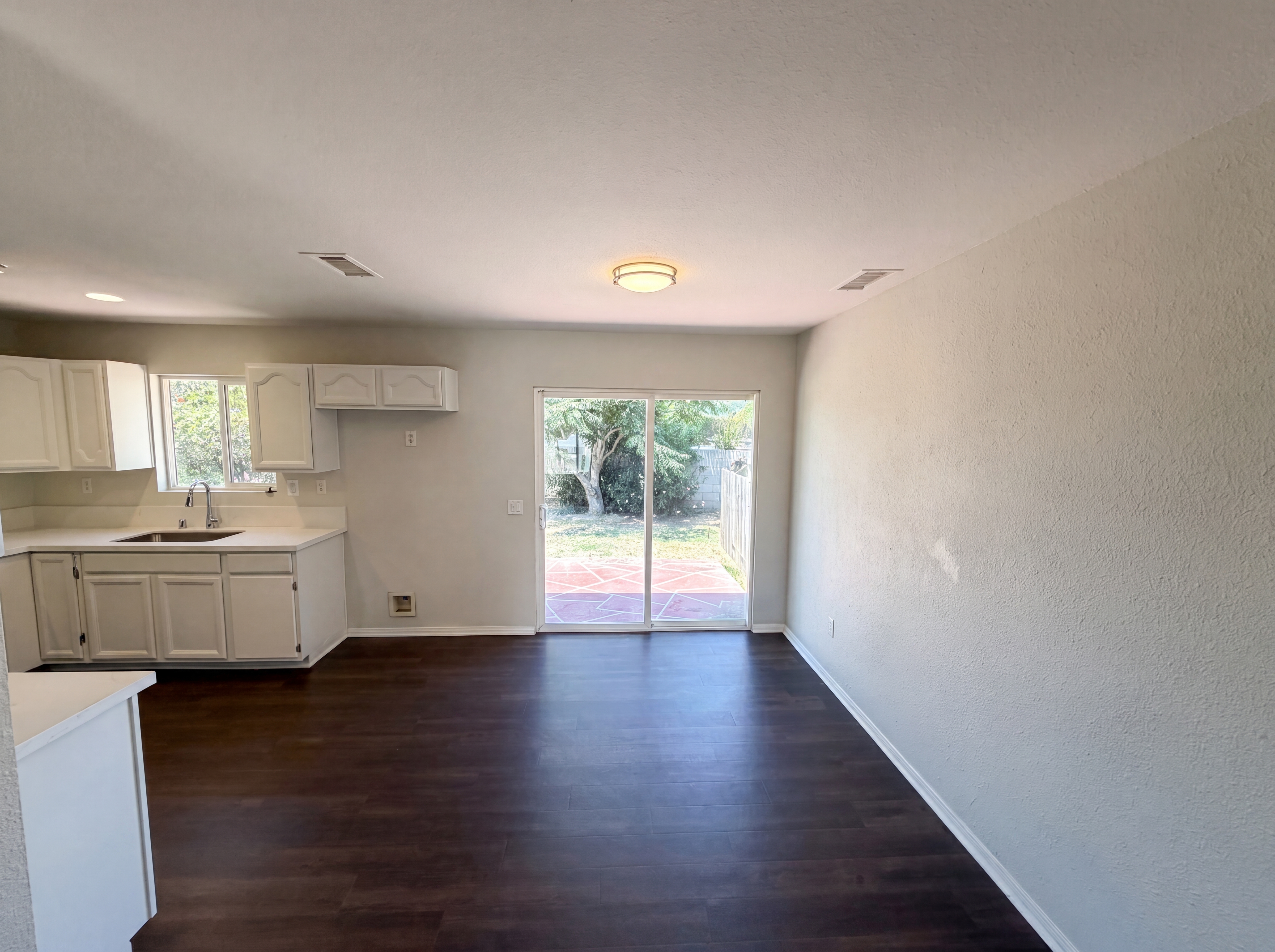 Photo 8 of 20 of 215 Laurel Ln, Hemet, CA