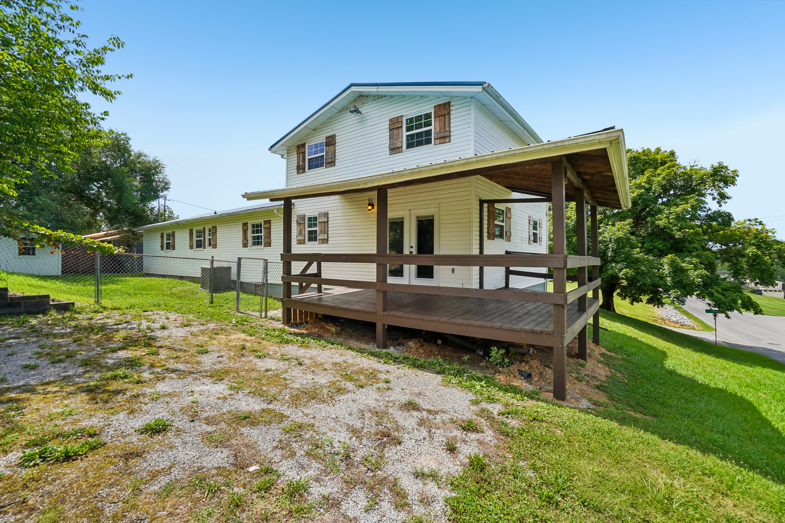 Photo 5 of 36 of 807 Hilltop Dr, Greeneville, TN