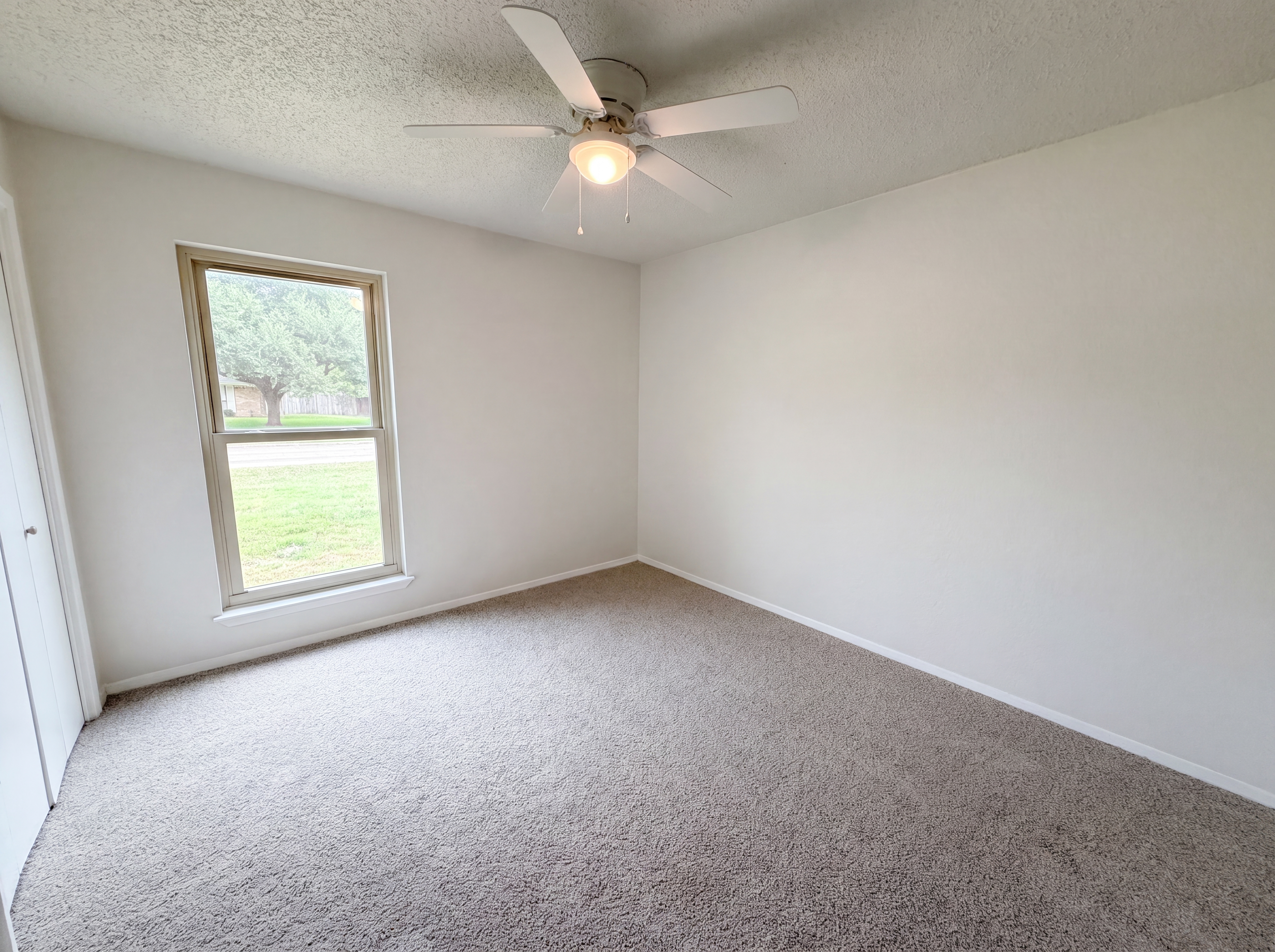 Photo 10 of 16 of 208 Dakota Dr, Hewitt, TX