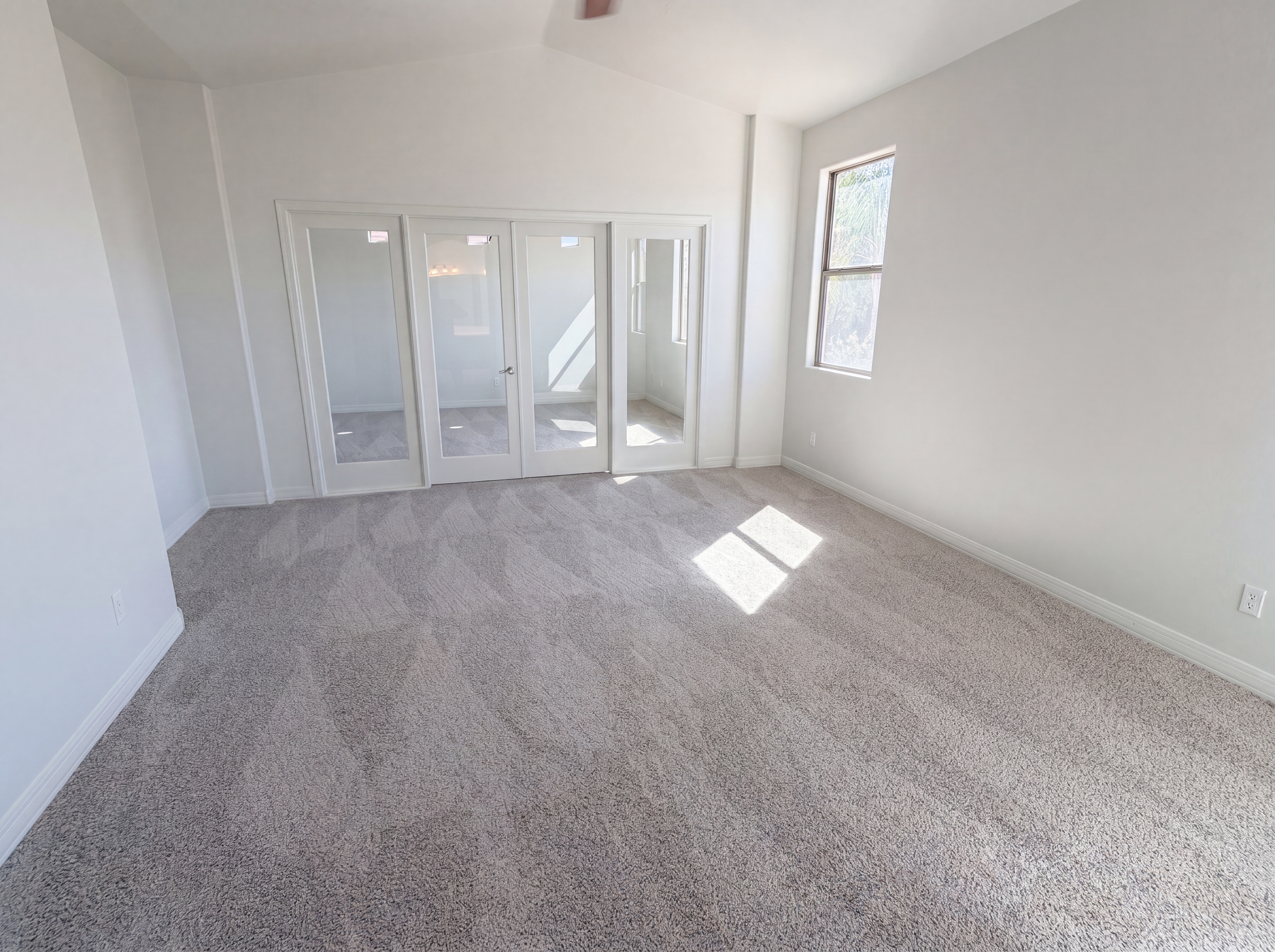 Photo 4 of 37 of 5032 W Yearling Rd, Phoenix, AZ