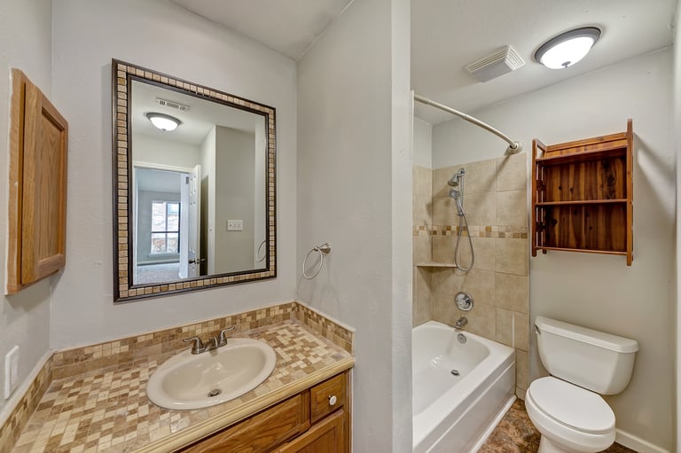 Photo 4 of 20 - 2317 Chestnut Way, Bedford, TX 76022