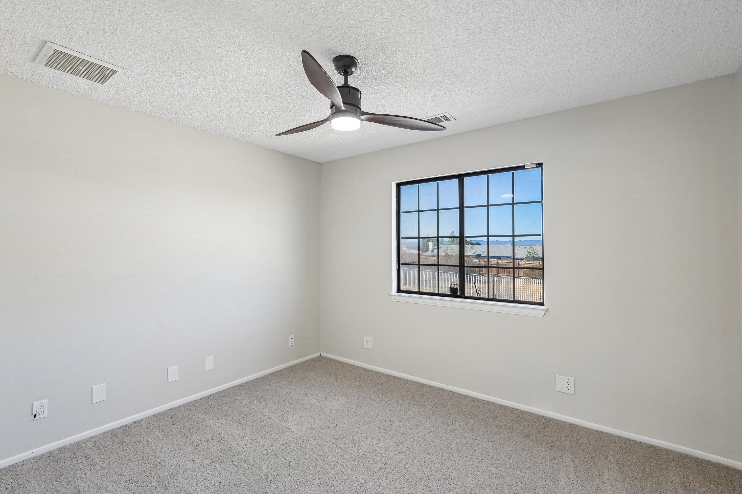 Photo 37 of 74 of 15852 Mandan Rd, Apple Valley, CA