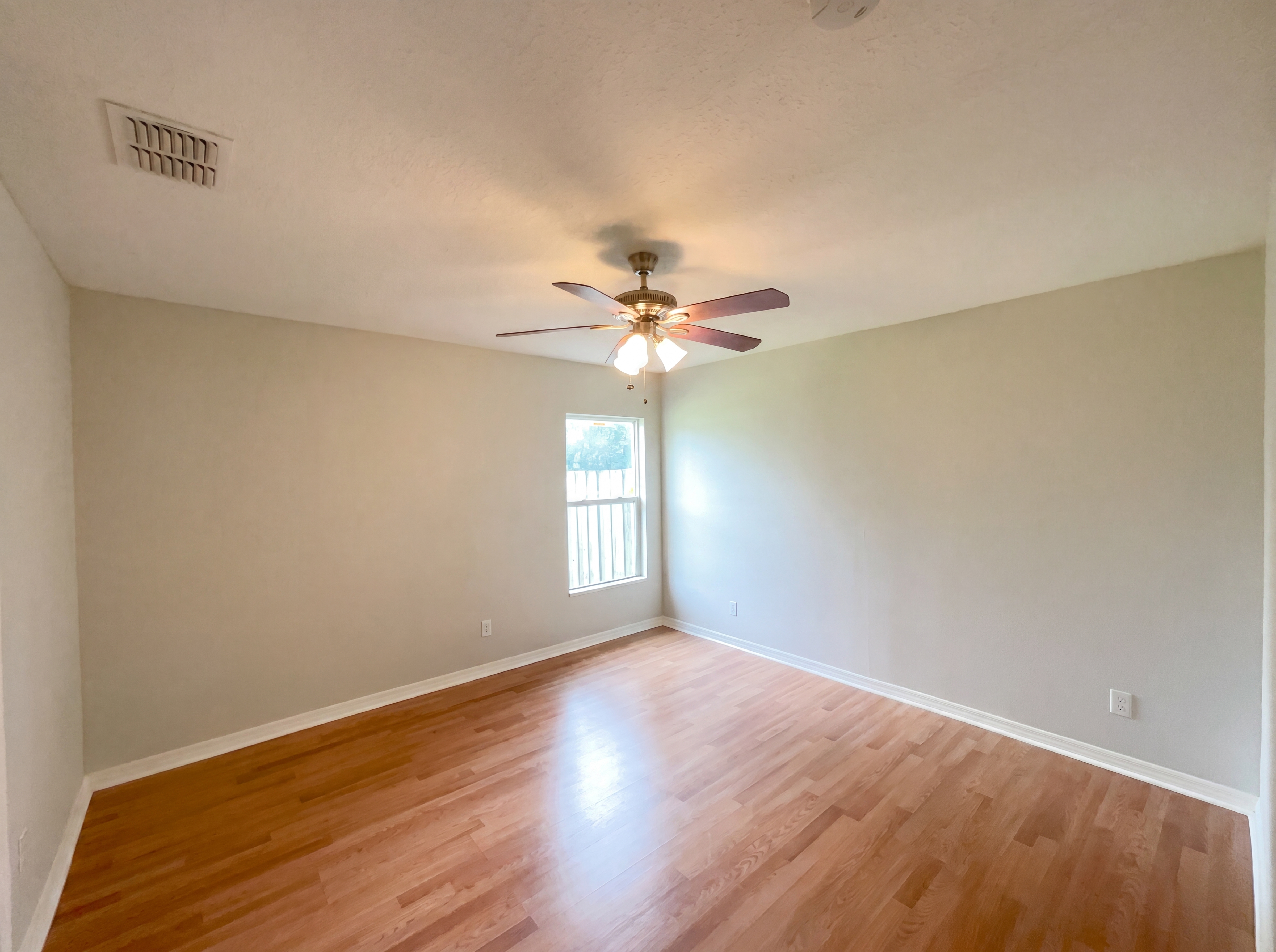 Photo 4 of 25 of 1801 Missouri Ave, Saint Cloud, FL