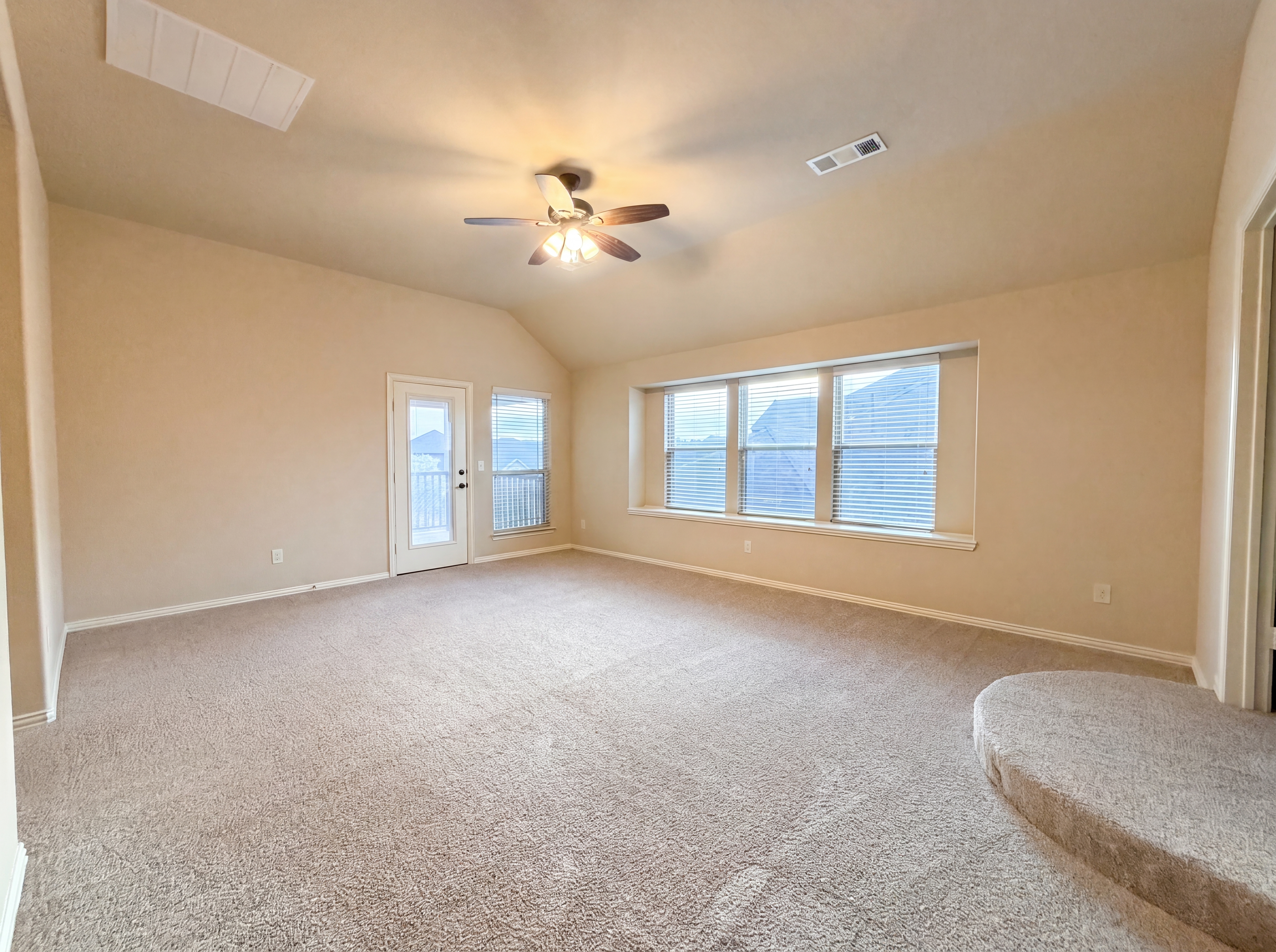 Photo 10 of 34 of 725 Lyndhurst Dr, Anna, TX