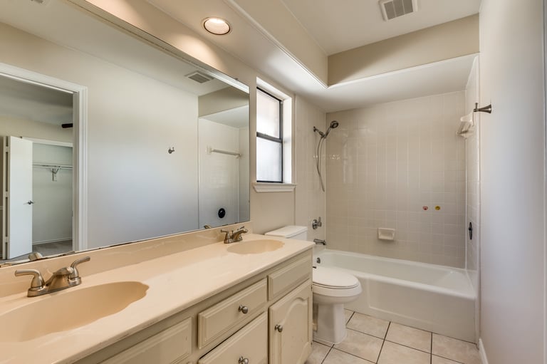 Photo 28 of 36 - 2218 Carmel Dr, Carrollton, TX 75006