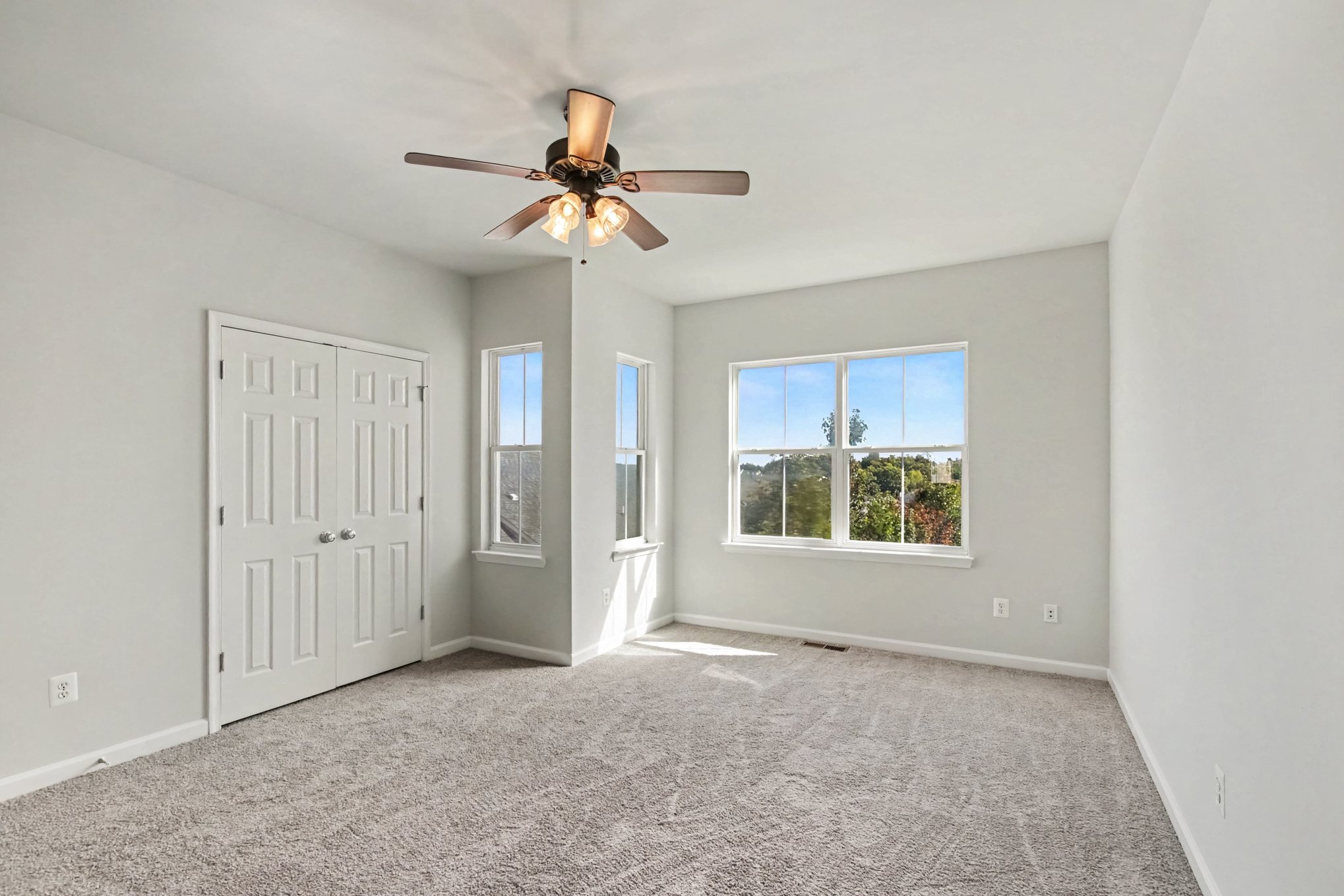 Photo 4 of 19 of 16759 Shingle Oak Dr, Woodbridge, VA