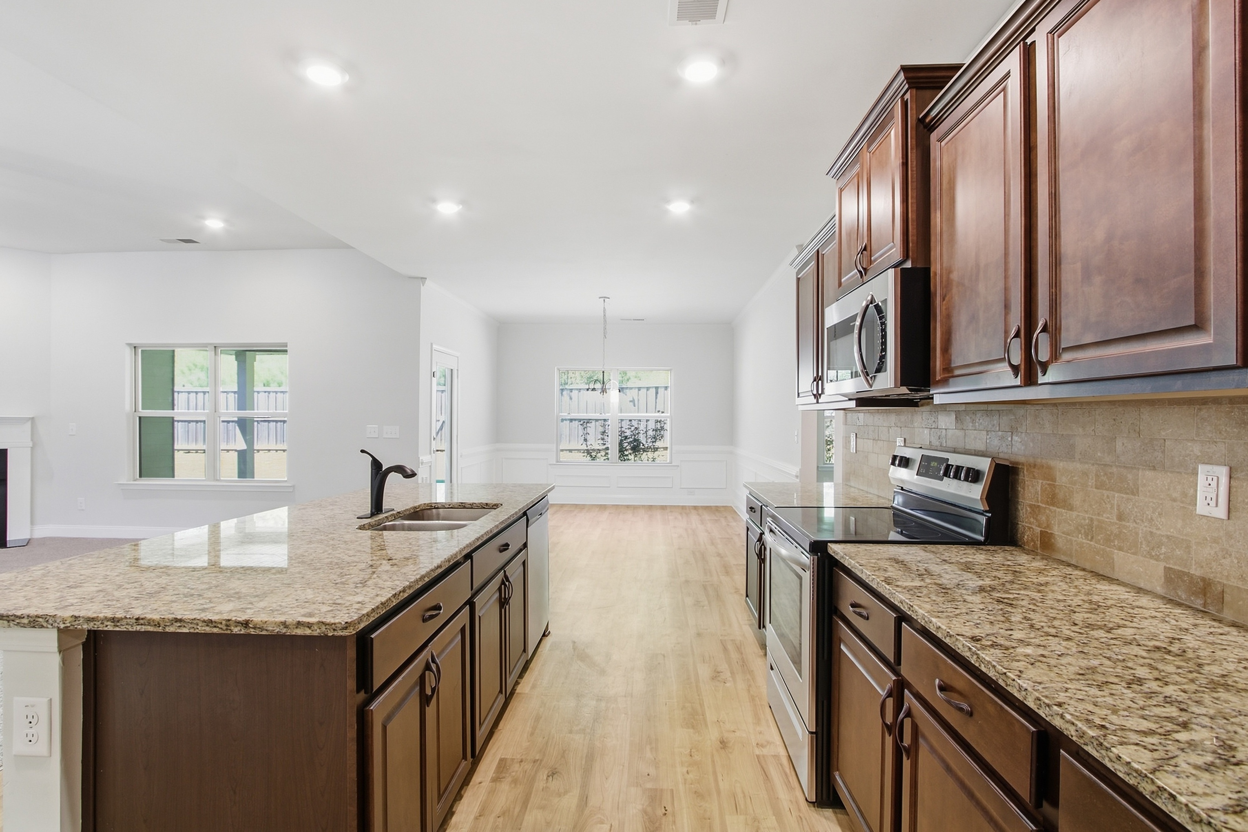 Photo 7 of 37 of 403 Bramlett Ridge Dr, Dallas, GA