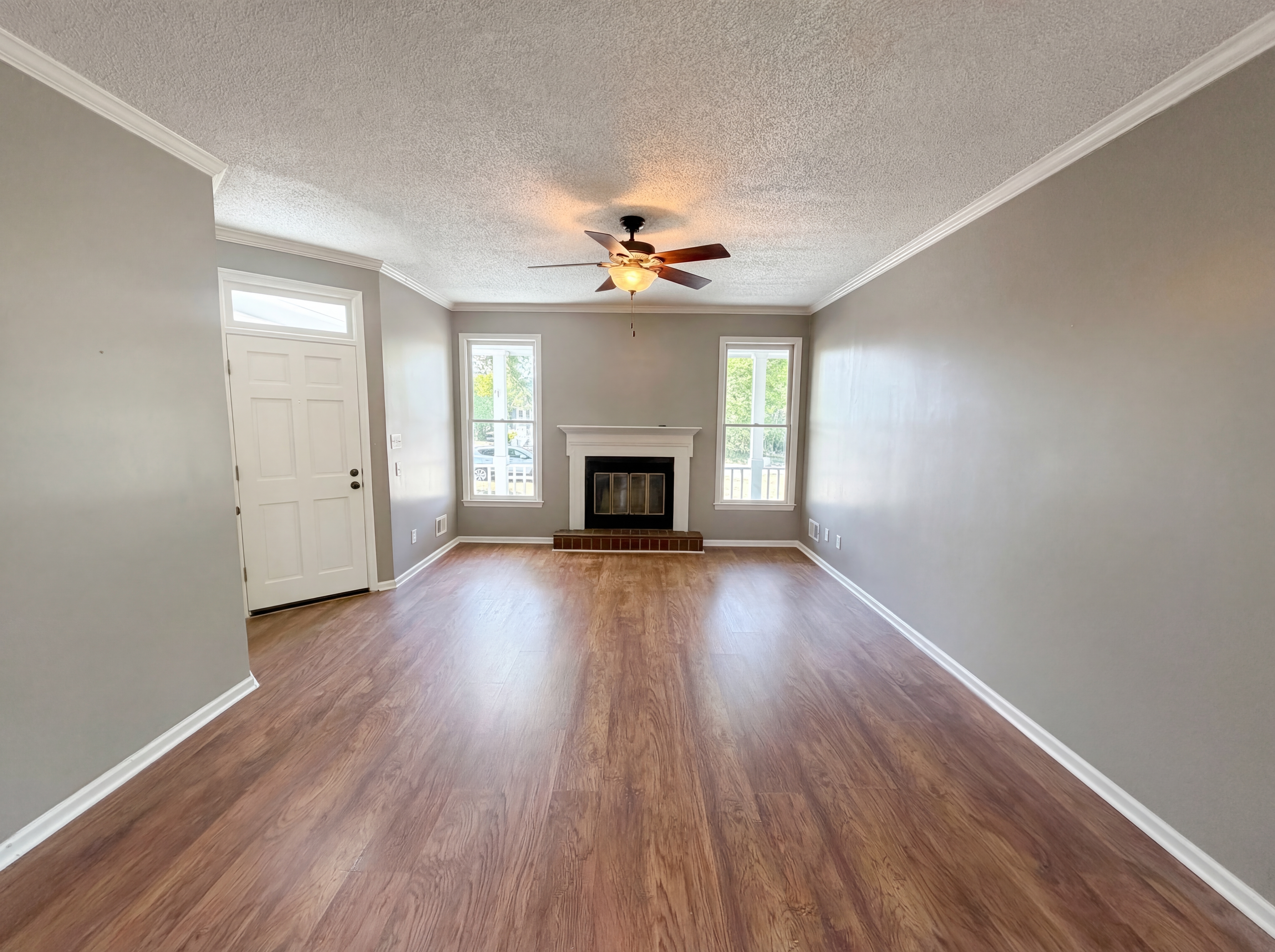 Photo 3 of 20 of 204 Wallace Cir, Lexington, SC