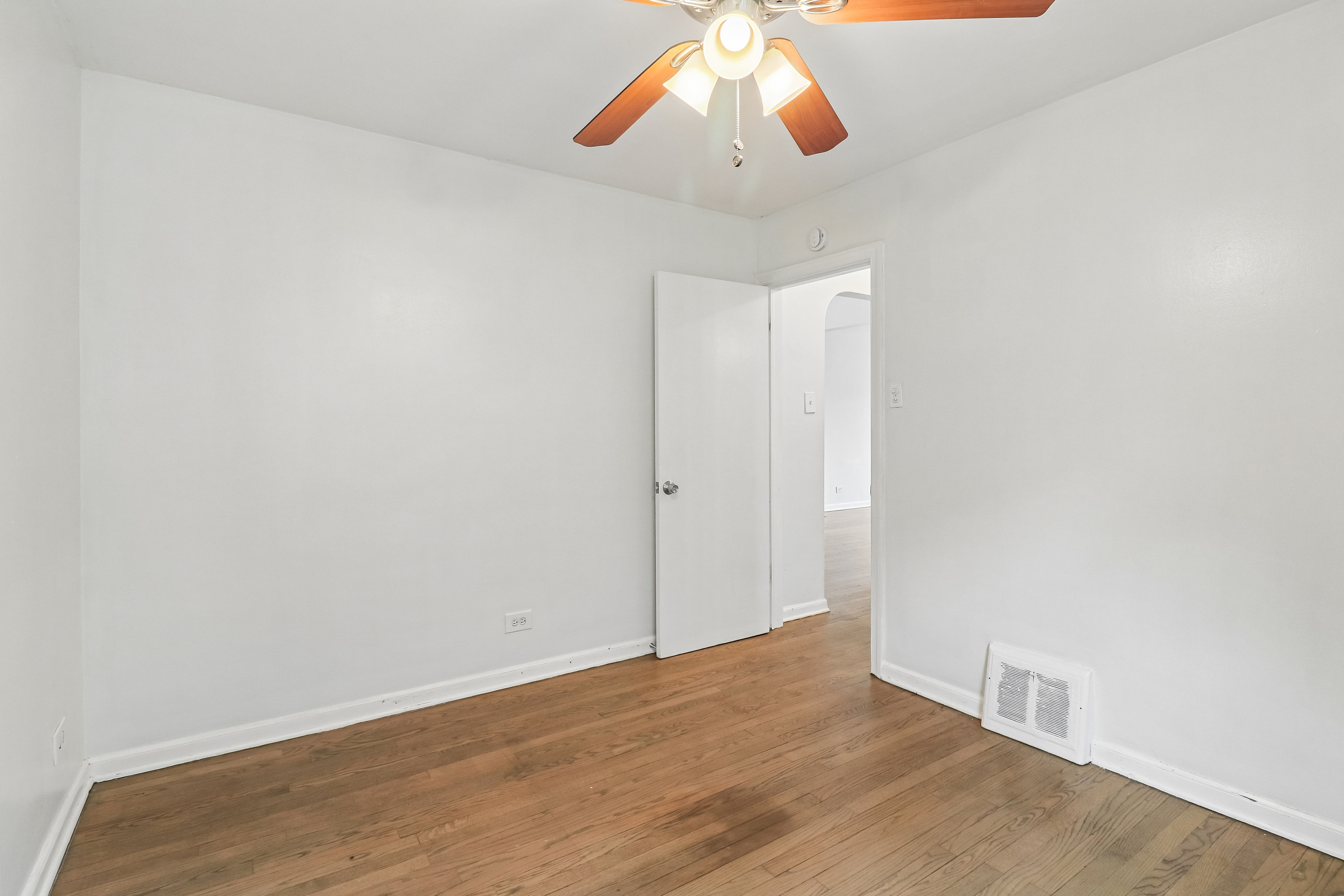 Photo 20 of 41 of 1107 W 101st St, Chicago, IL