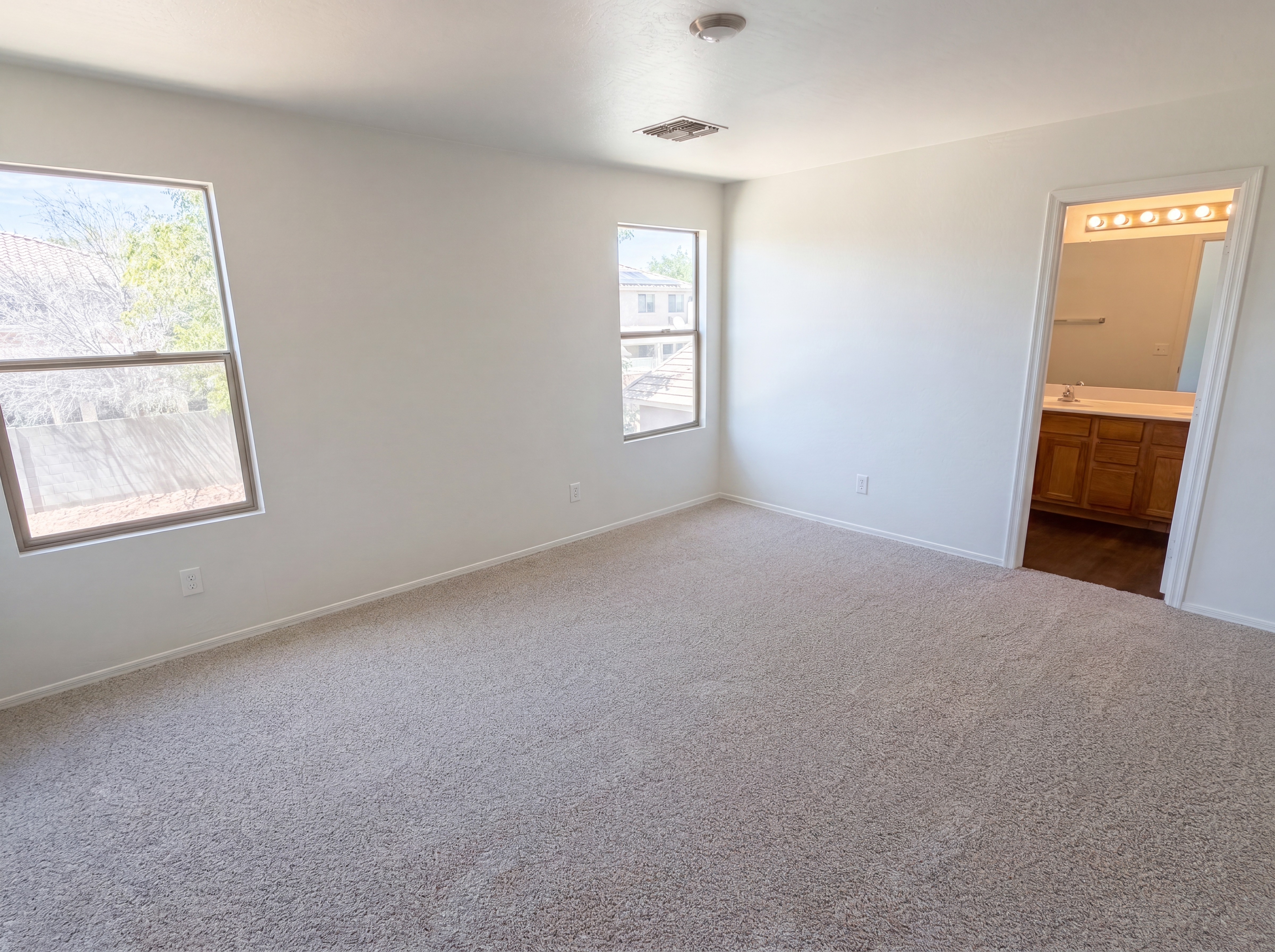 Photo 4 of 27 of 13976 W Port Royale Ln, Surprise, AZ