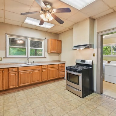 Property photo 2 of 62 Pine St