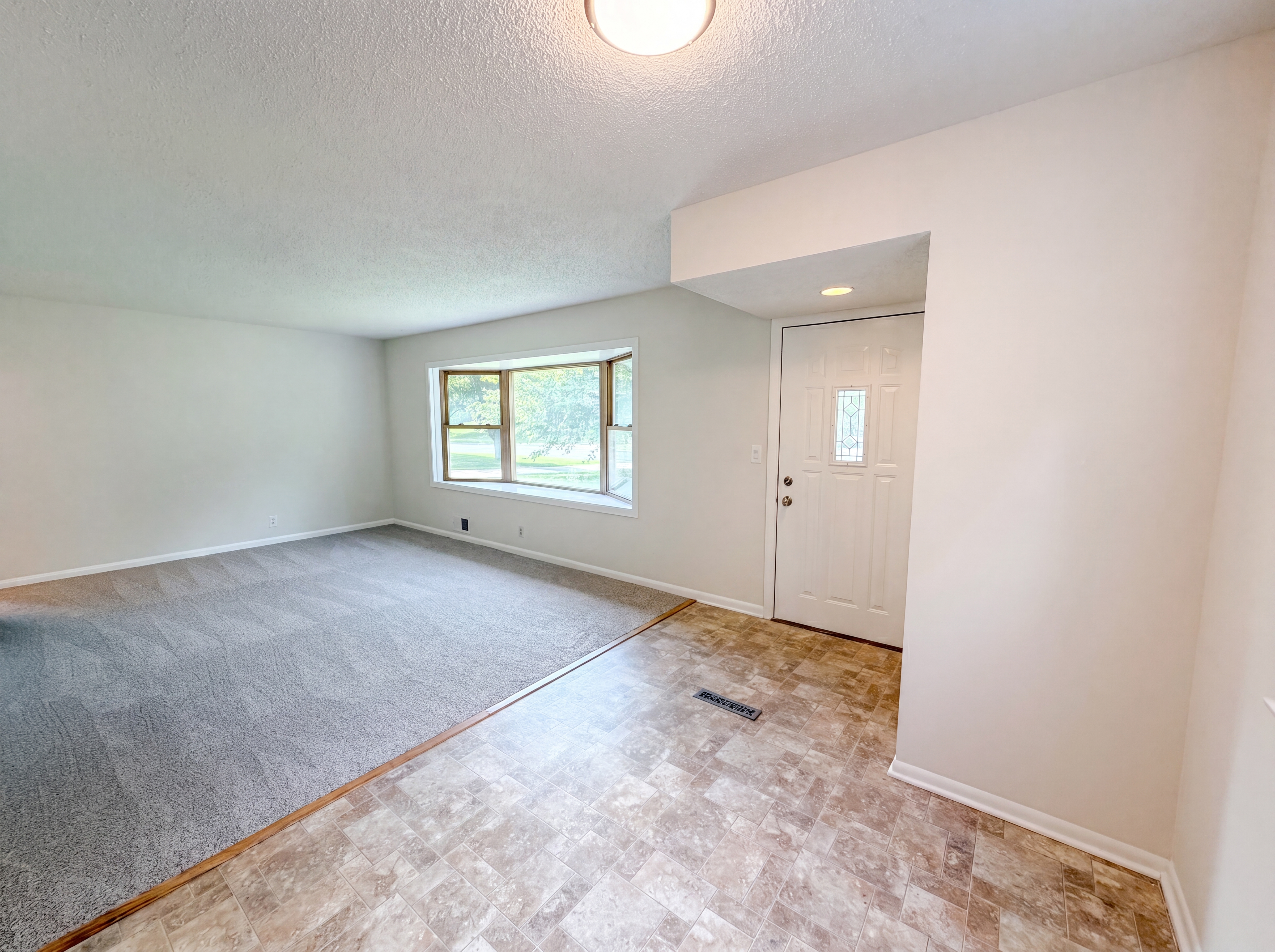Photo 6 of 20 of 2128 Ronald Ave, White Bear Lake, MN