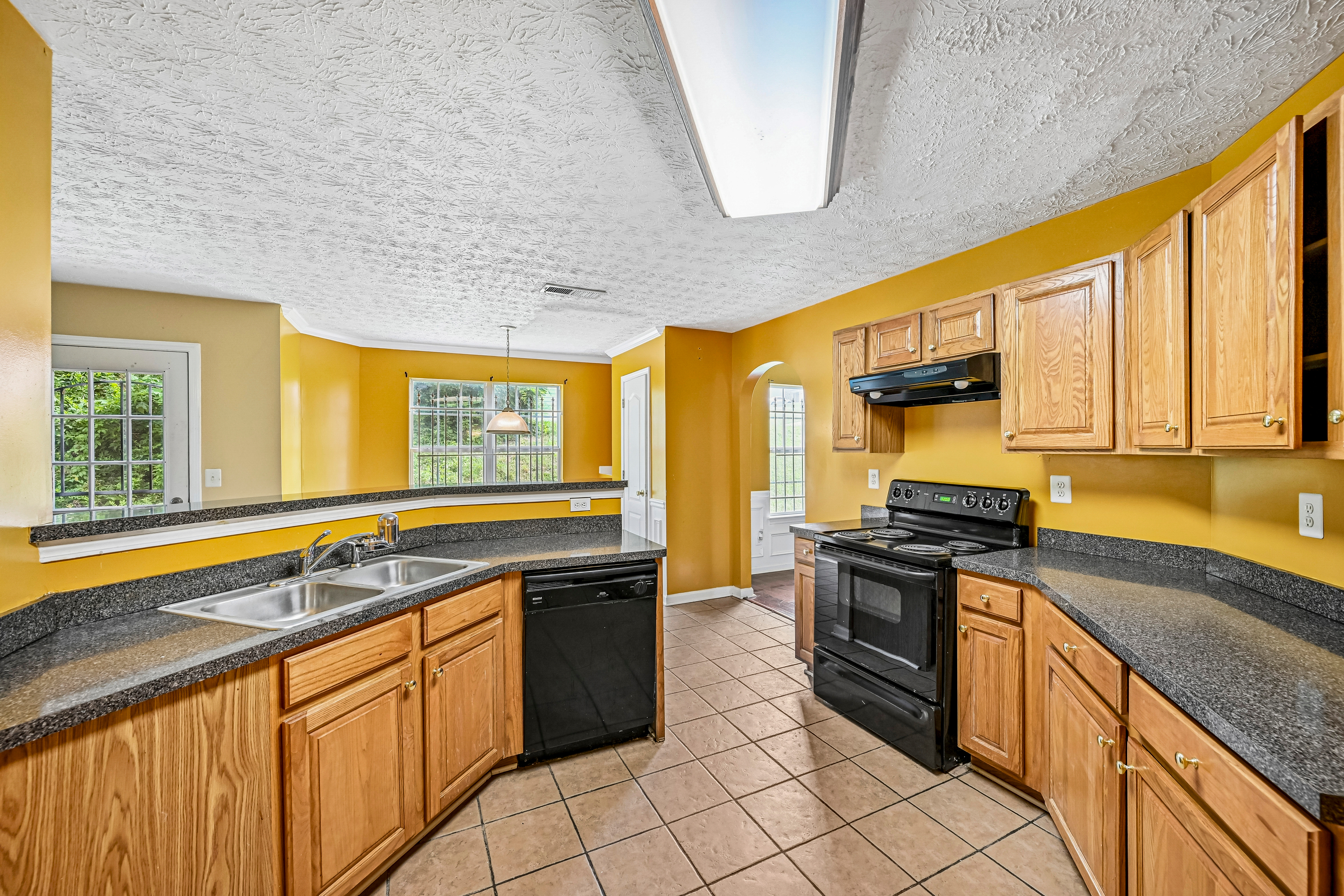 Photo 2 of 44 of 2083 Dylan Ct, Ellenwood, GA