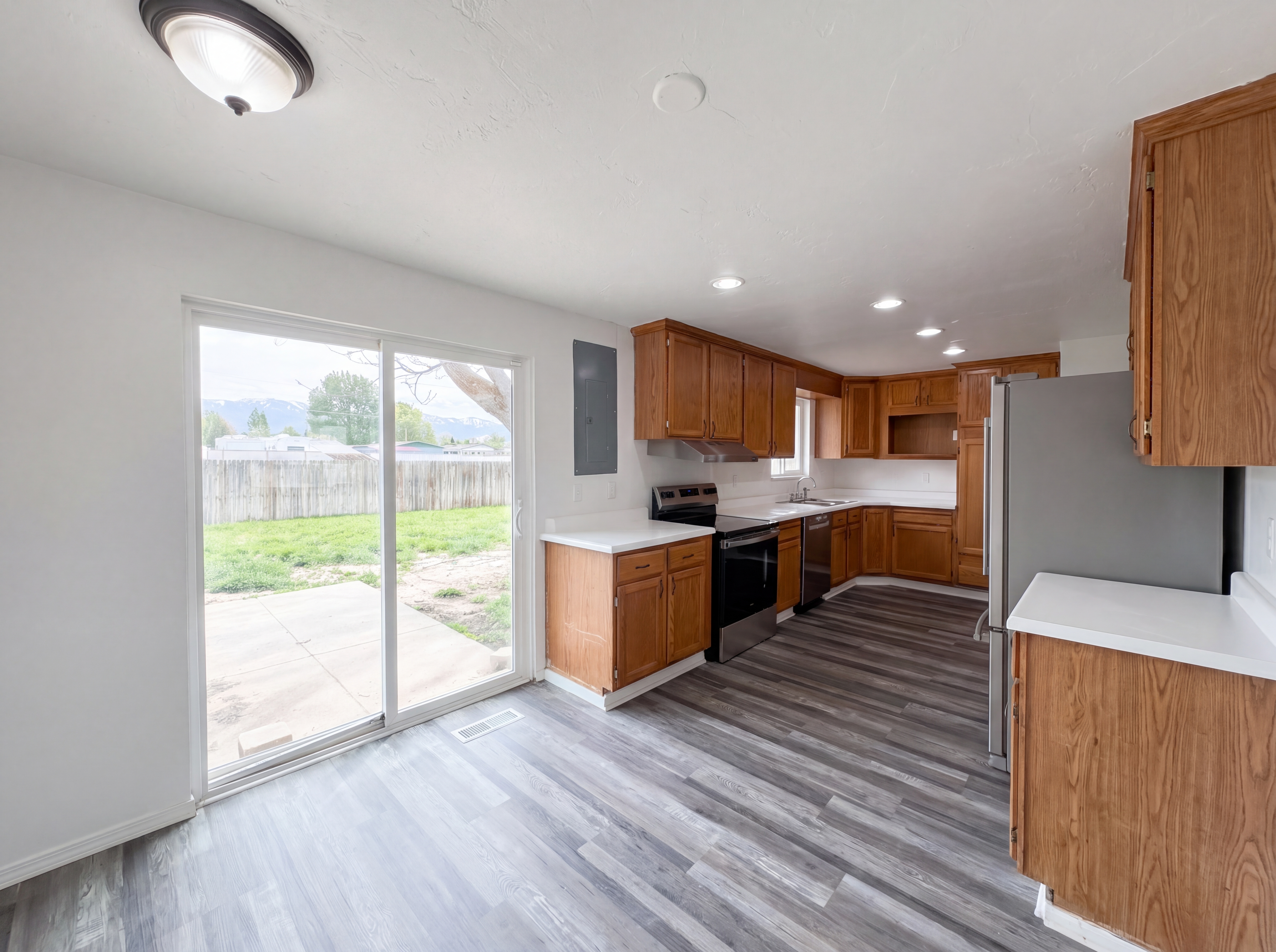 Photo 8 of 21 of 408 N 1500 W, Clinton, UT