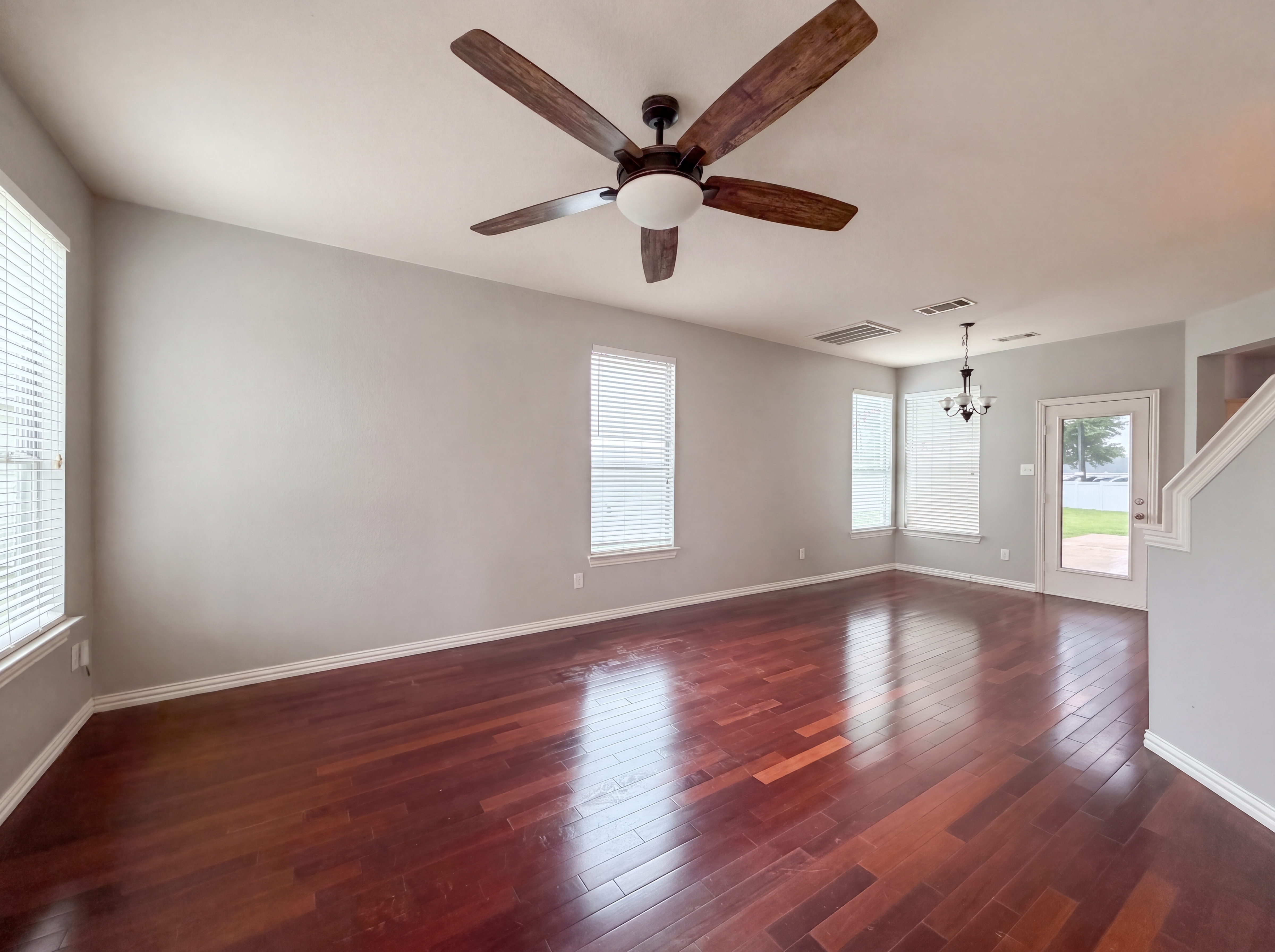 Photo 7 of 19 of 9801 Cedarcrest Dr, Providence Village, TX