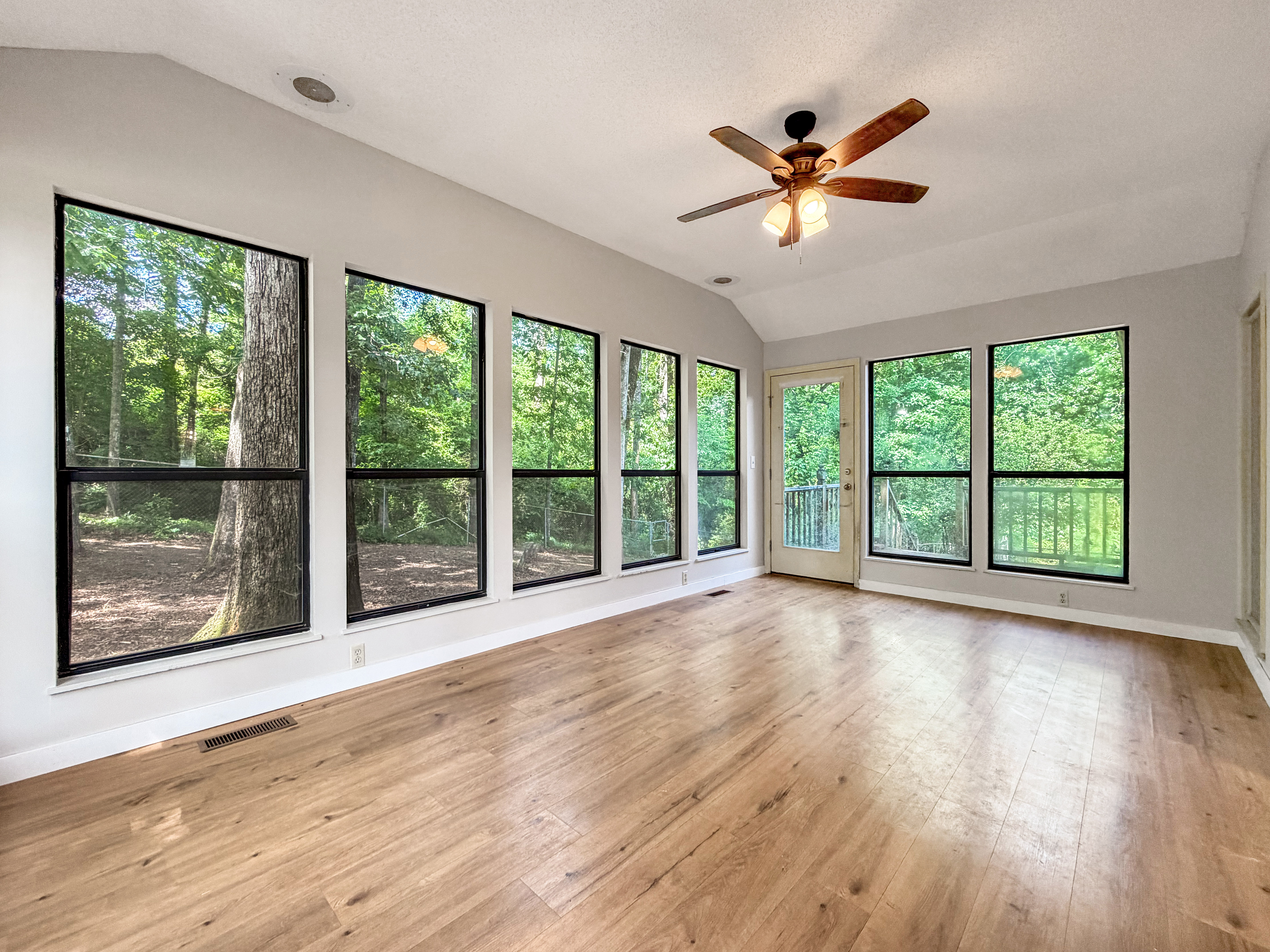 Photo 19 of 24 of 3495 Flintshire Dr, Hoover, AL