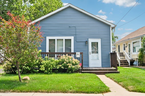 Photo 1 of 34 of 821 W Jackson St, Morris, IL