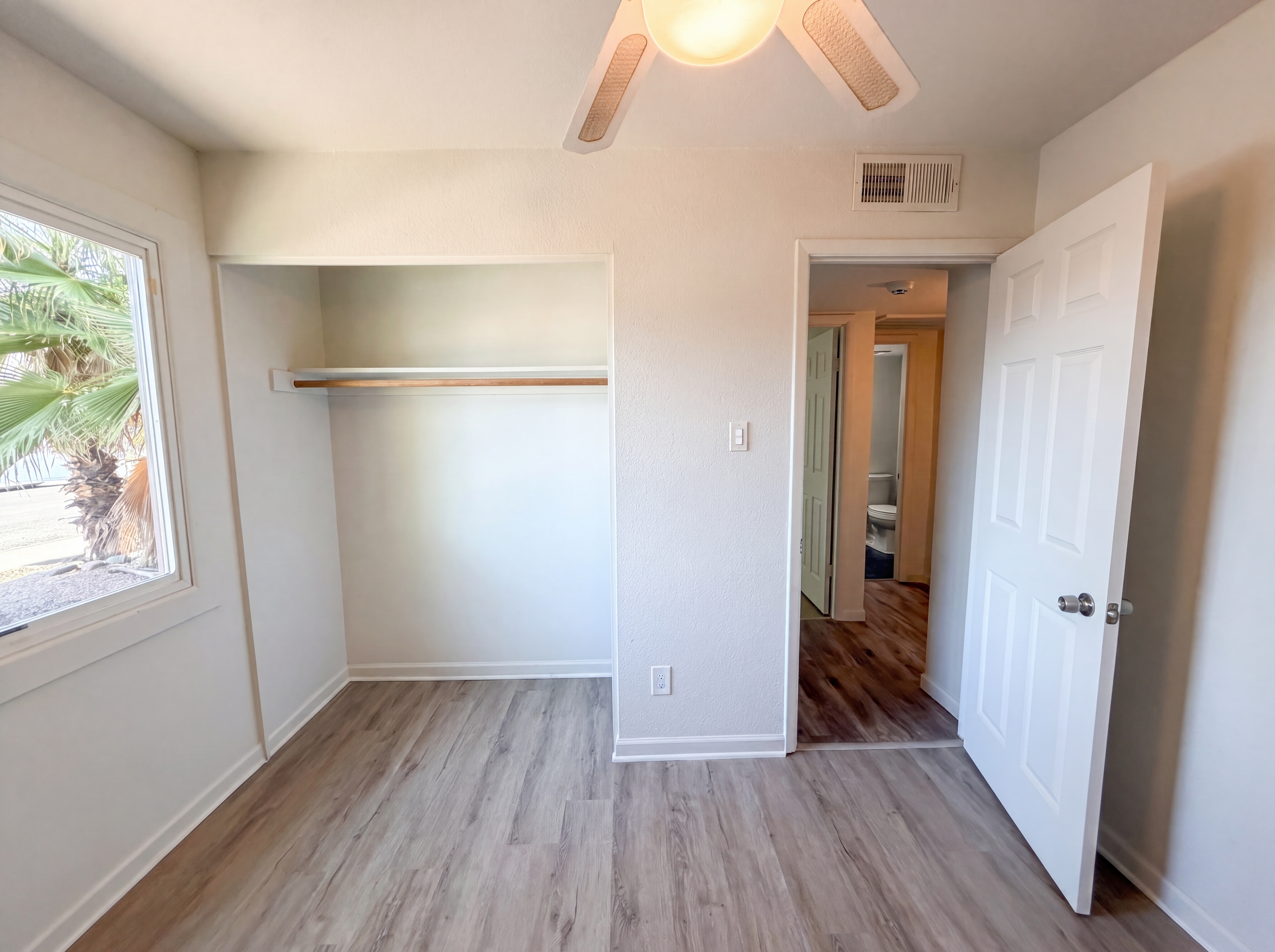 Photo 8 of 22 of 3265 W Mauna Loa Ln, Phoenix, AZ