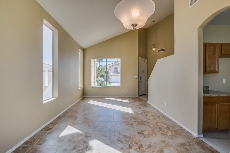 Photo 9 of 29 - 1026 E Hiddenview Dr, Phoenix, AZ 85048