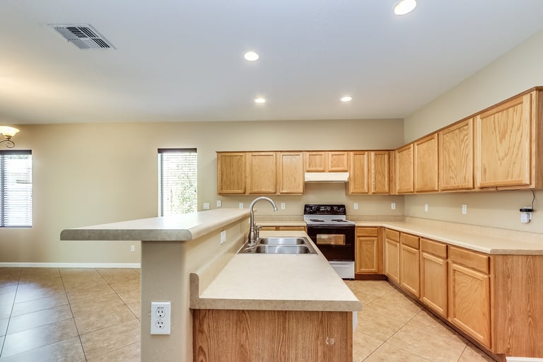 Photo 5 of 19 - 3507 S 80th Ave, Phoenix, AZ 85043