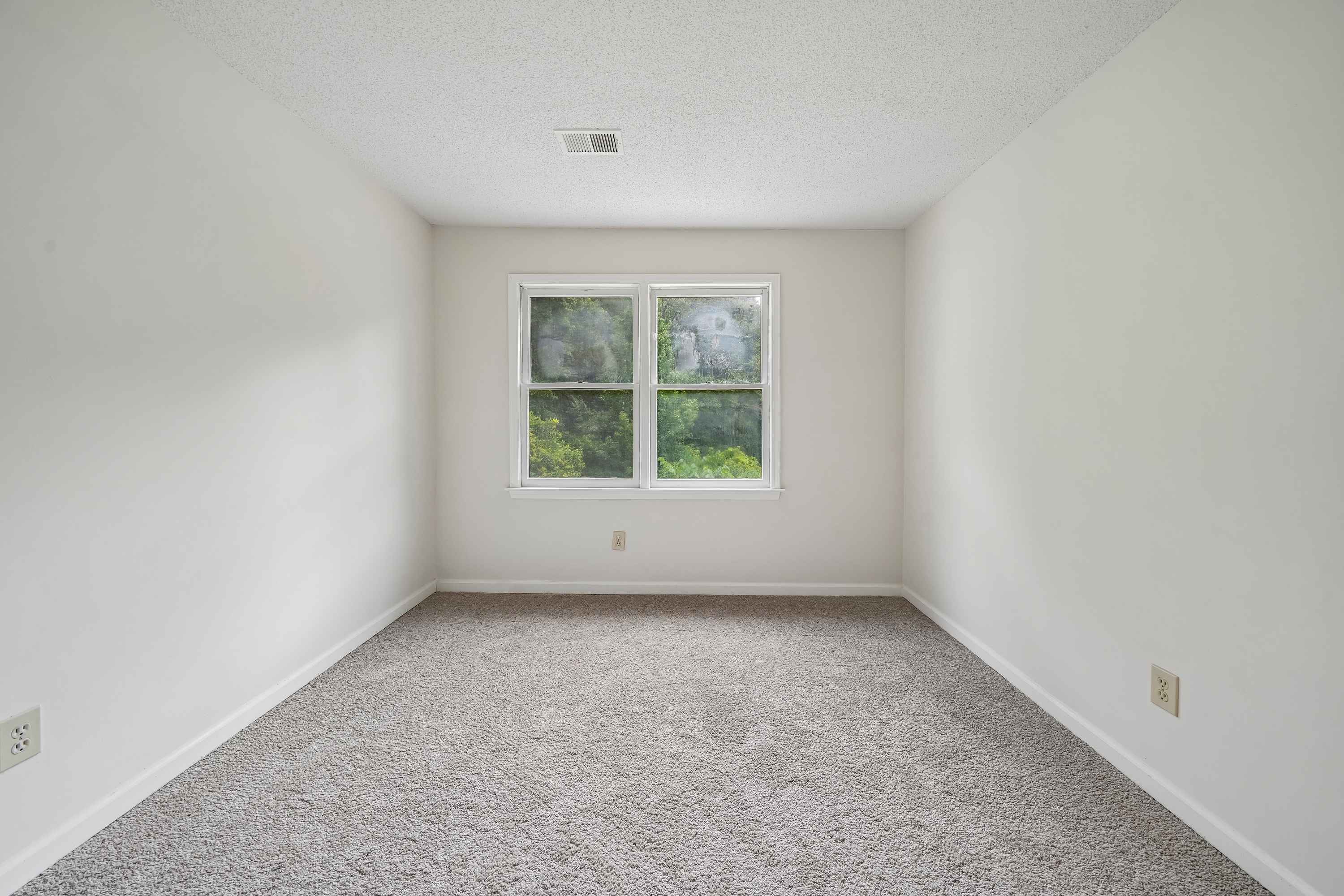 Photo 12 of 33 of 19 Belmonte Ct SW, Atlanta, GA