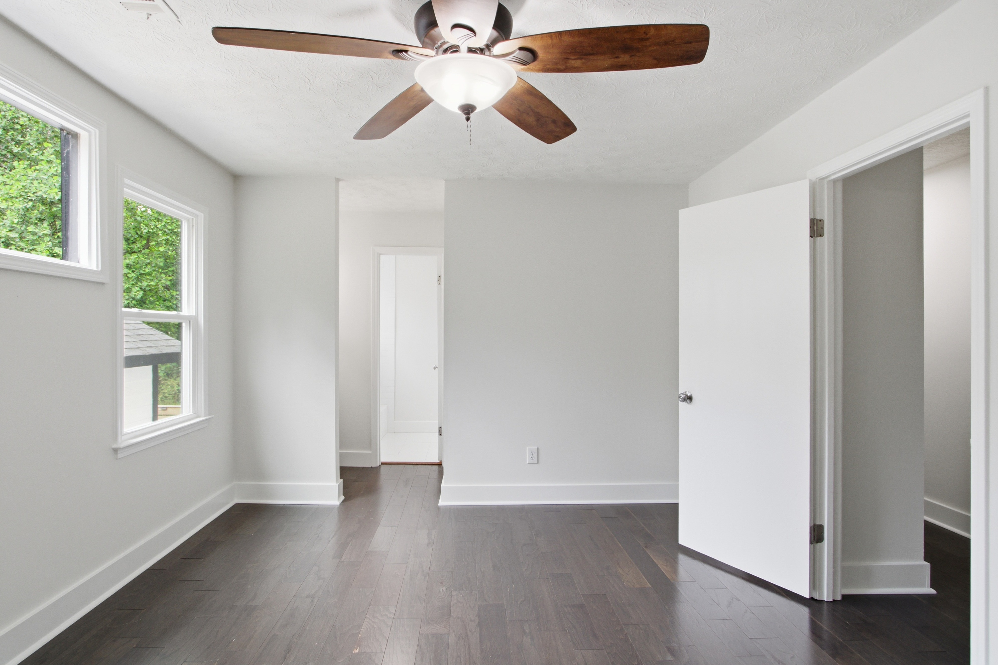 Photo 4 of 33 of 1239 Ashbrook Dr, Lawrenceville, GA