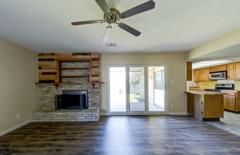 Photo 4 of 28 - 2105 Lewis Trl, Grand Prairie, TX 75052