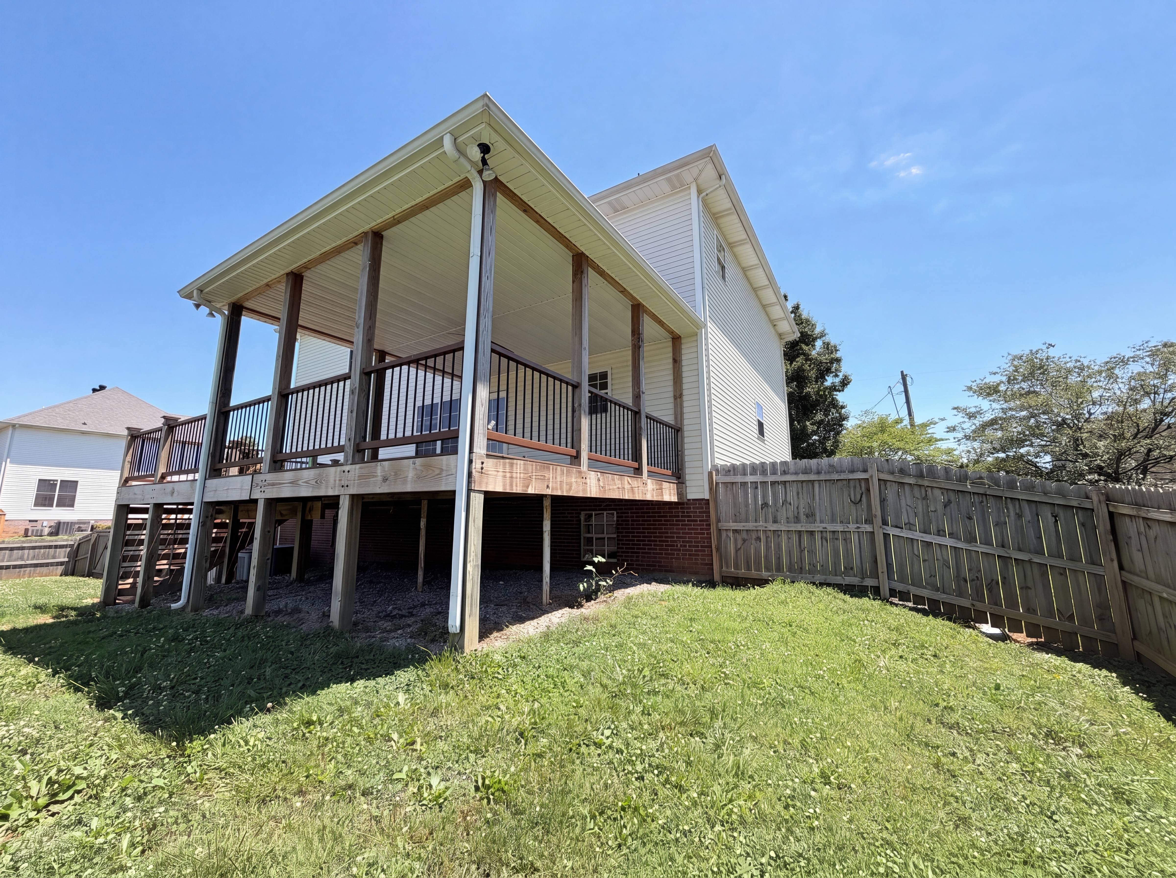 Photo 19 of 24 of 1117 Thornberry Dr, Clarksville, TN